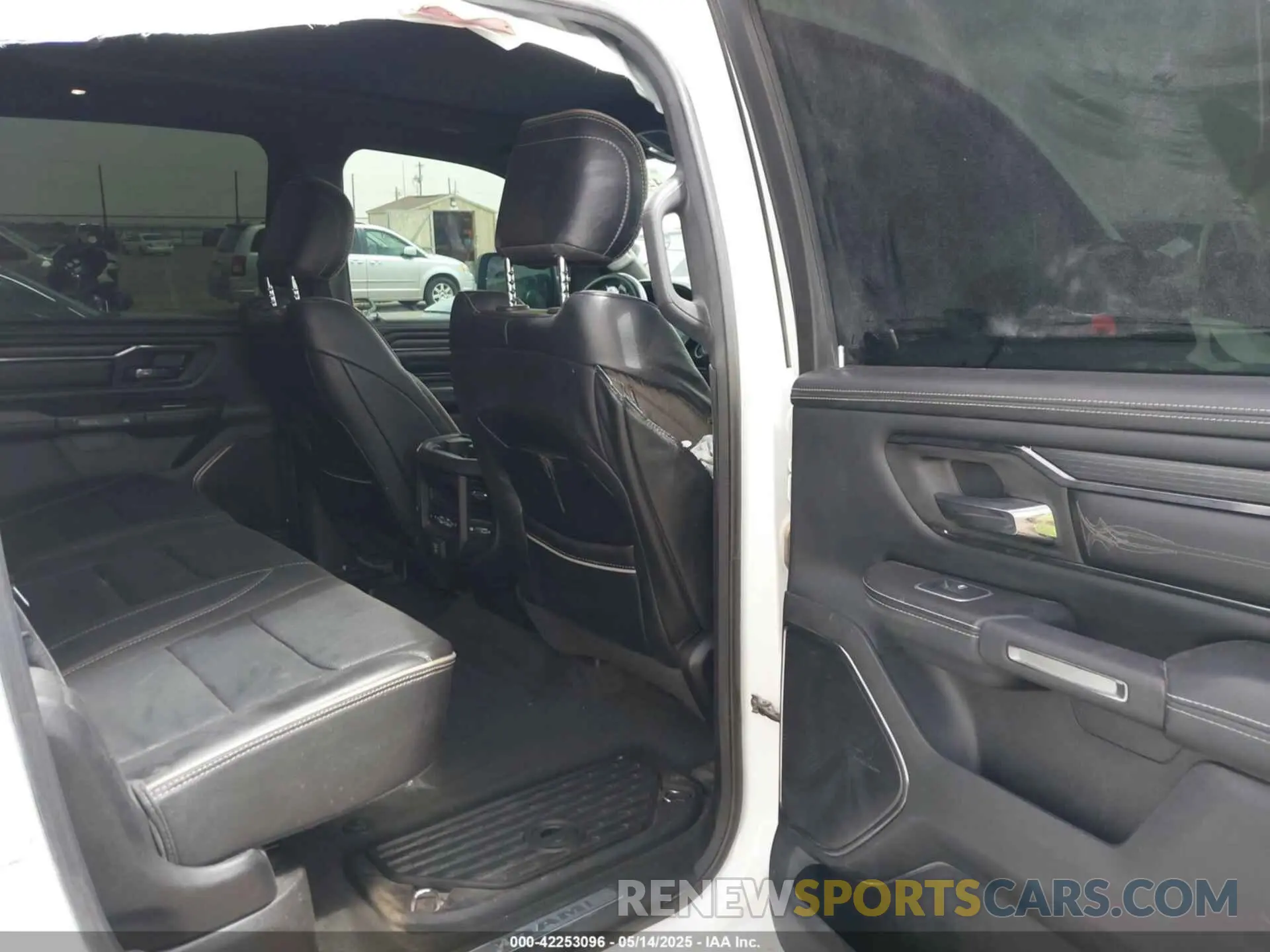 8 fotografías del automóvil dañado 1C6SRFHT5PN576378 RAM 1500 2023