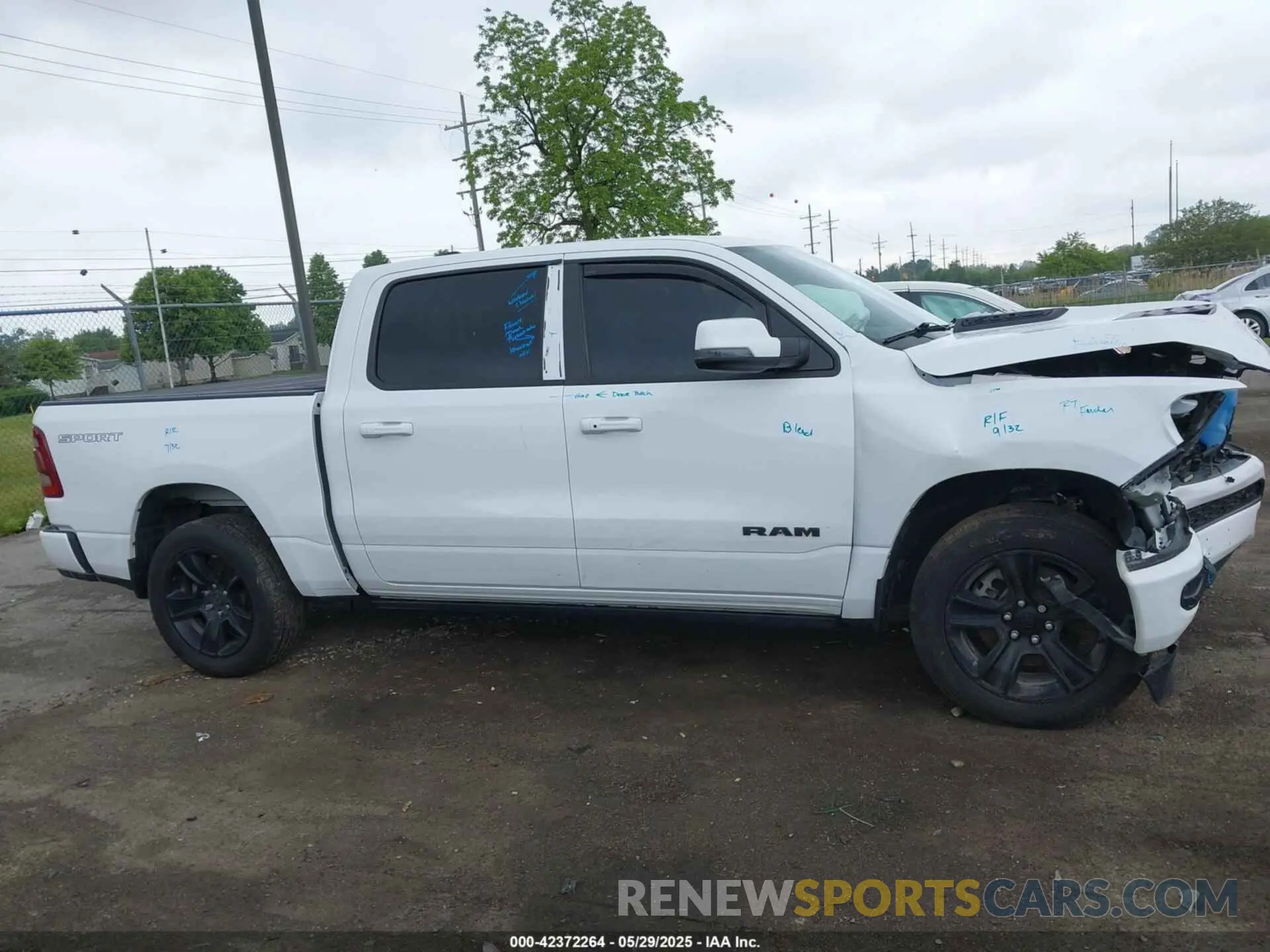 13 fotografías del automóvil dañado 1C6SRFJT6PN621466 RAM 1500 2023