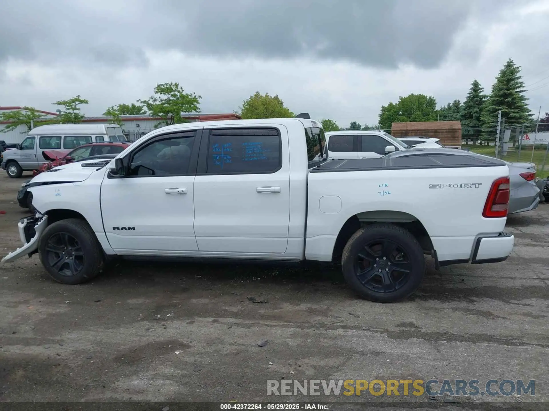 14 fotografías del automóvil dañado 1C6SRFJT6PN621466 RAM 1500 2023