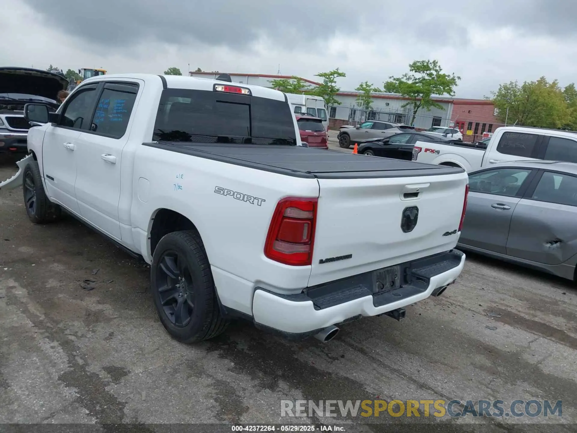 3 fotografías del automóvil dañado 1C6SRFJT6PN621466 RAM 1500 2023