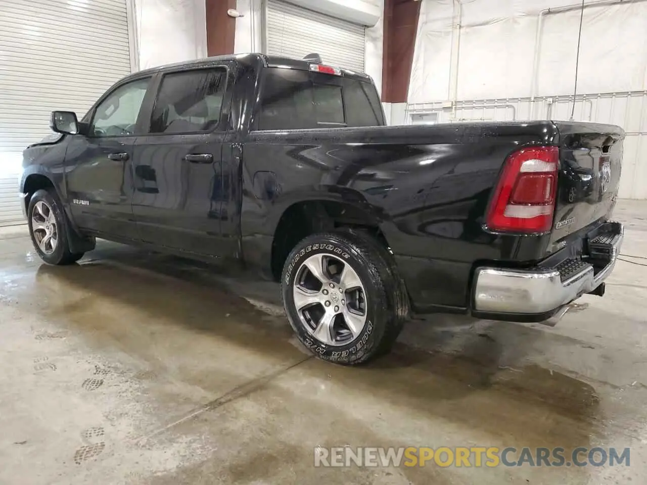 2 fotografías del automóvil dañado 1C6SRFJTXPN630235 RAM 1500 2023