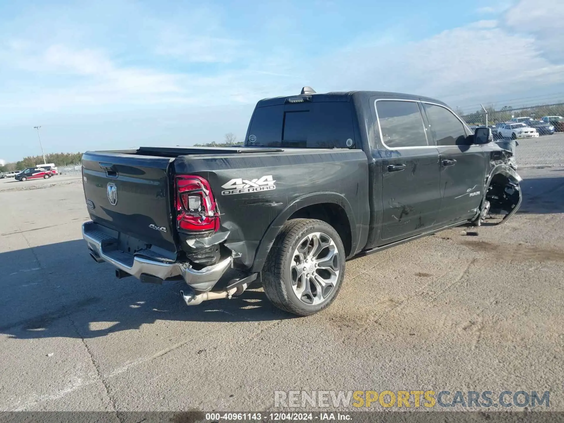 4 fotografías del automóvil dañado 1C6SRFKM4PN514004 RAM 1500 2023