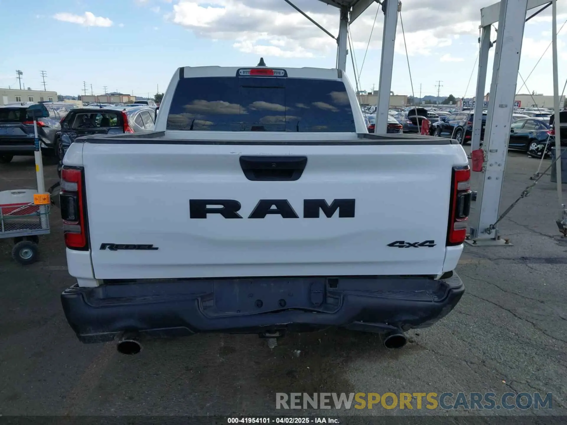 16 fotografías del automóvil dañado 1C6SRFLT5PN588604 RAM 1500 2023