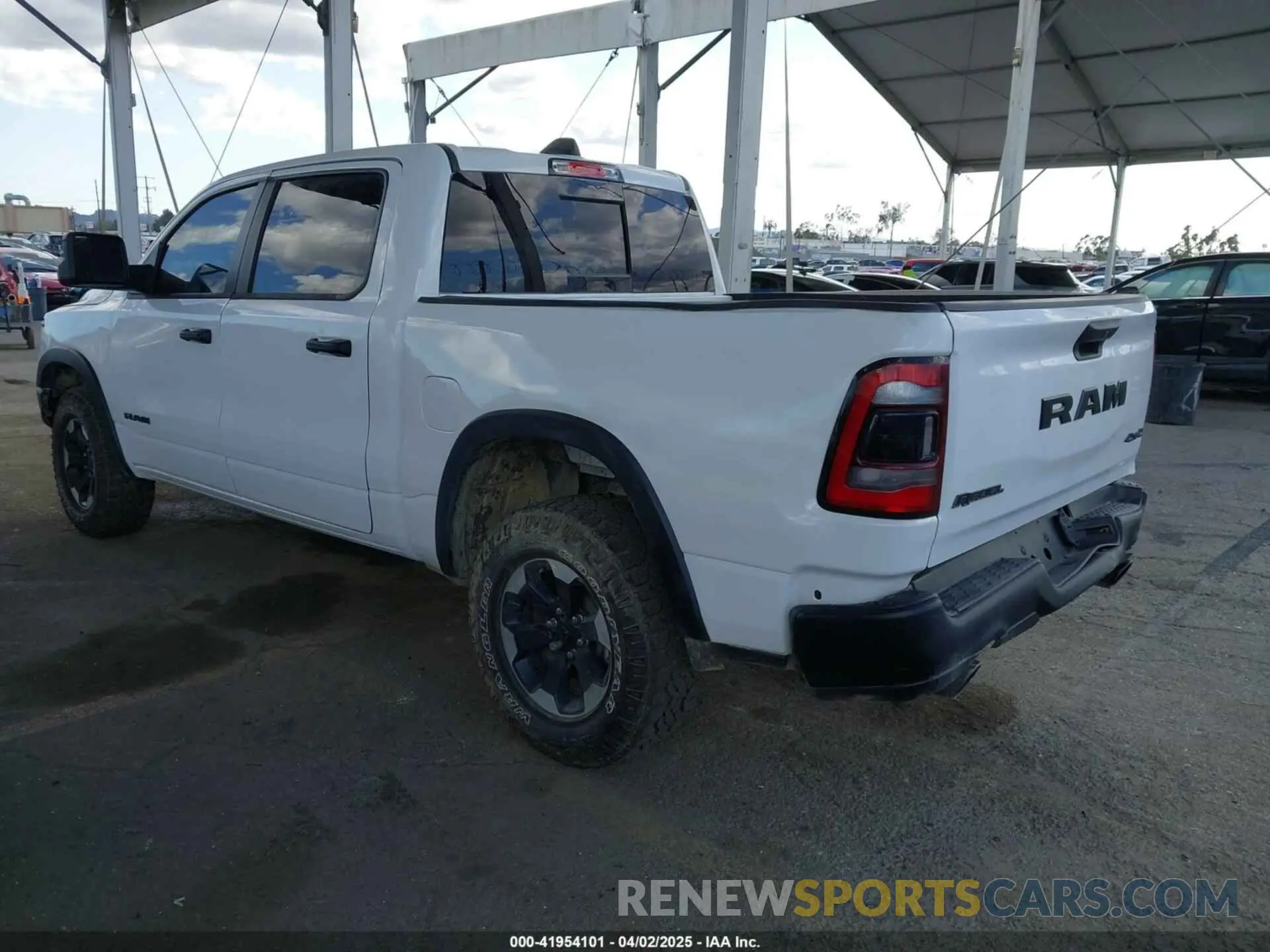 3 fotografías del automóvil dañado 1C6SRFLT5PN588604 RAM 1500 2023
