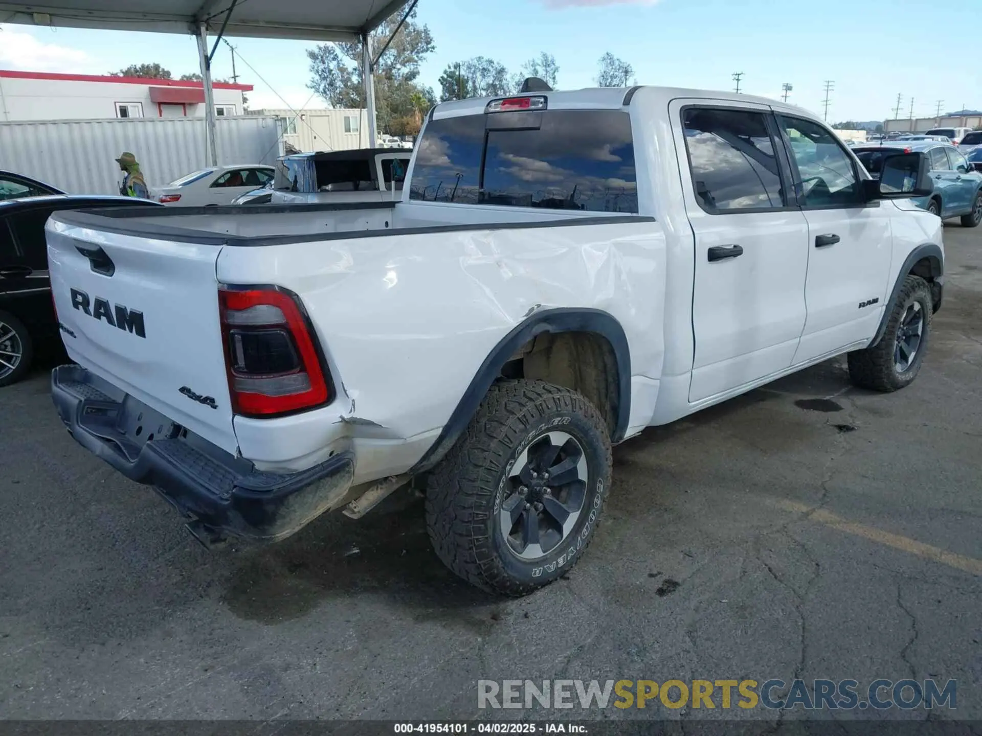 4 fotografías del automóvil dañado 1C6SRFLT5PN588604 RAM 1500 2023