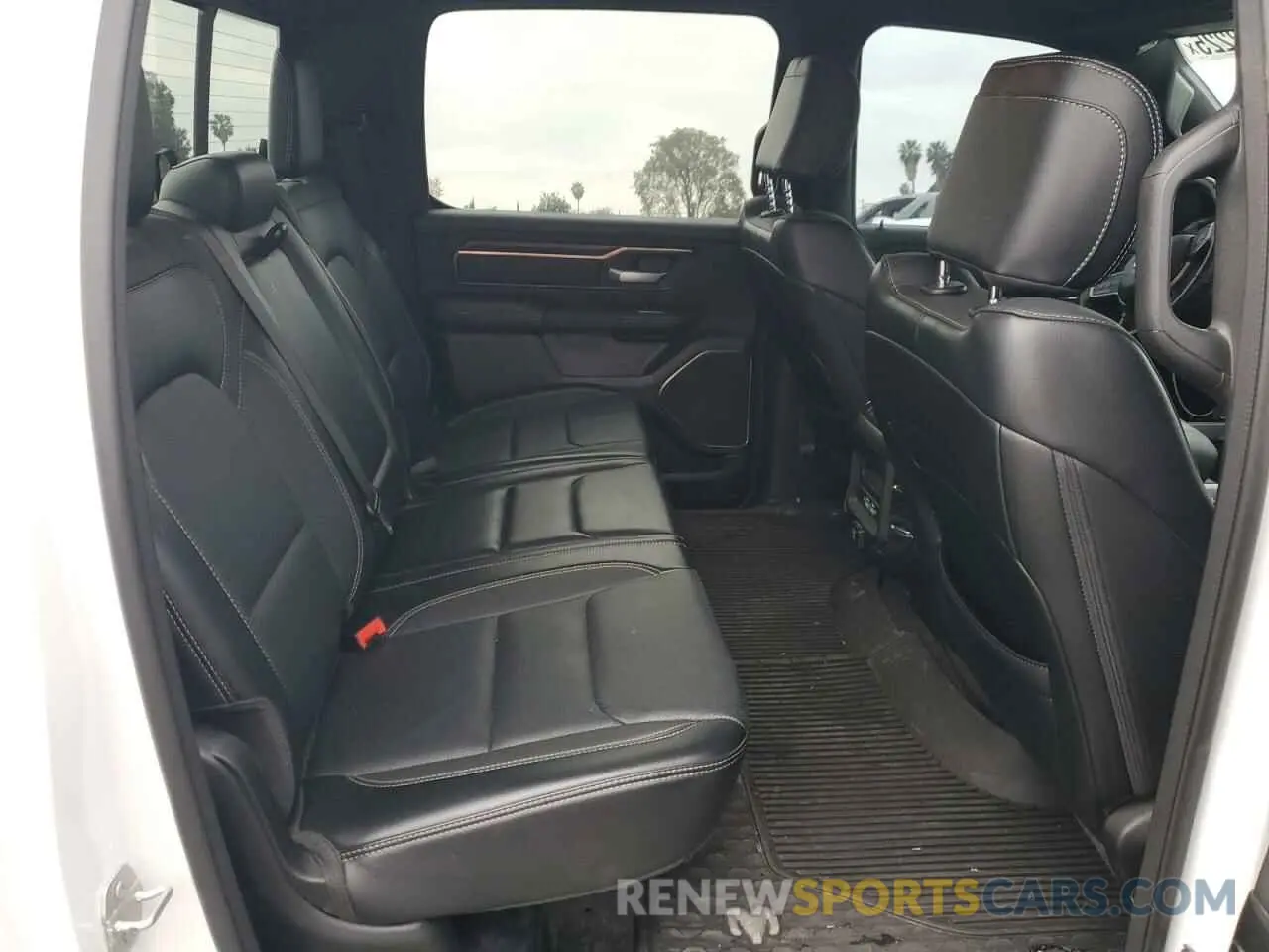 10 fotografías del automóvil dañado 1C6SRFLT6PN629323 RAM 1500 2023