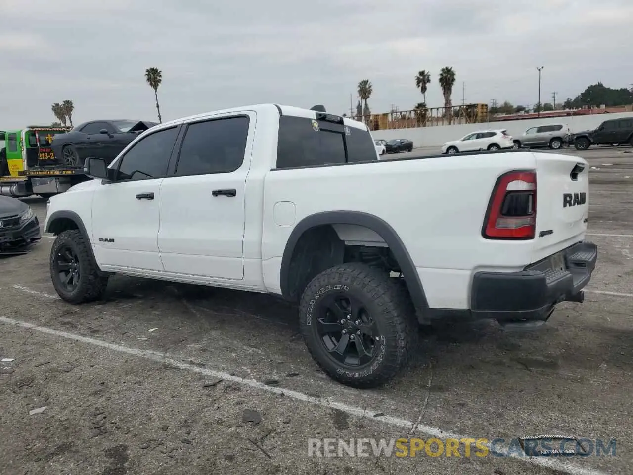 2 fotografías del automóvil dañado 1C6SRFLT6PN629323 RAM 1500 2023