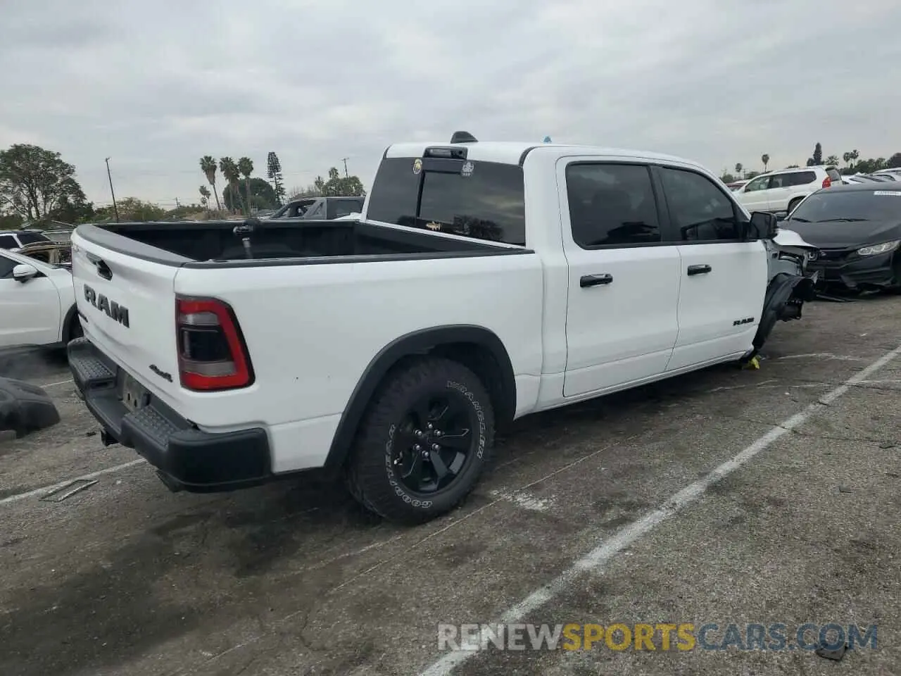3 fotografías del automóvil dañado 1C6SRFLT6PN629323 RAM 1500 2023
