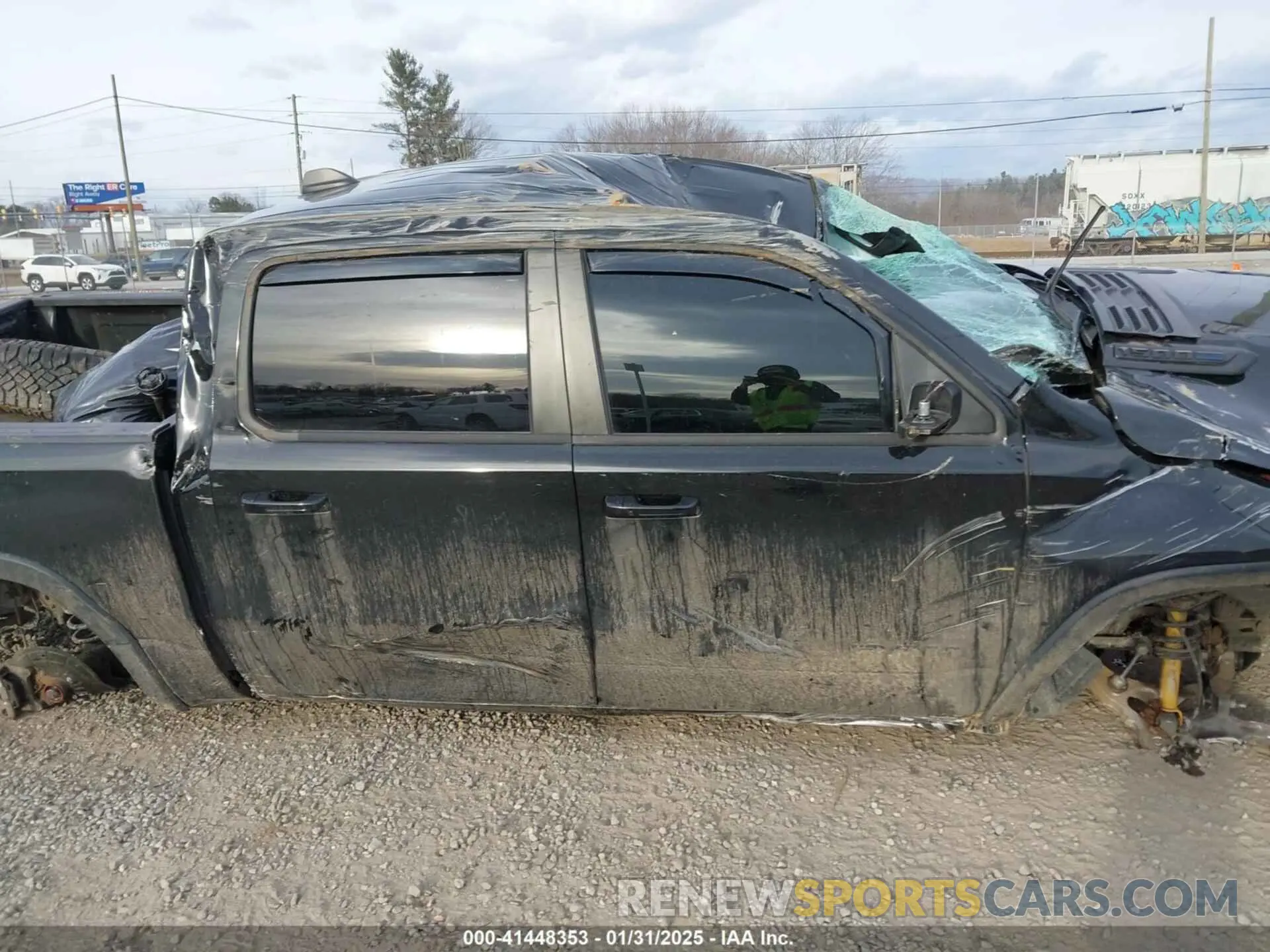 13 fotografías del automóvil dañado 1C6SRFLT6PN637289 RAM 1500 2023