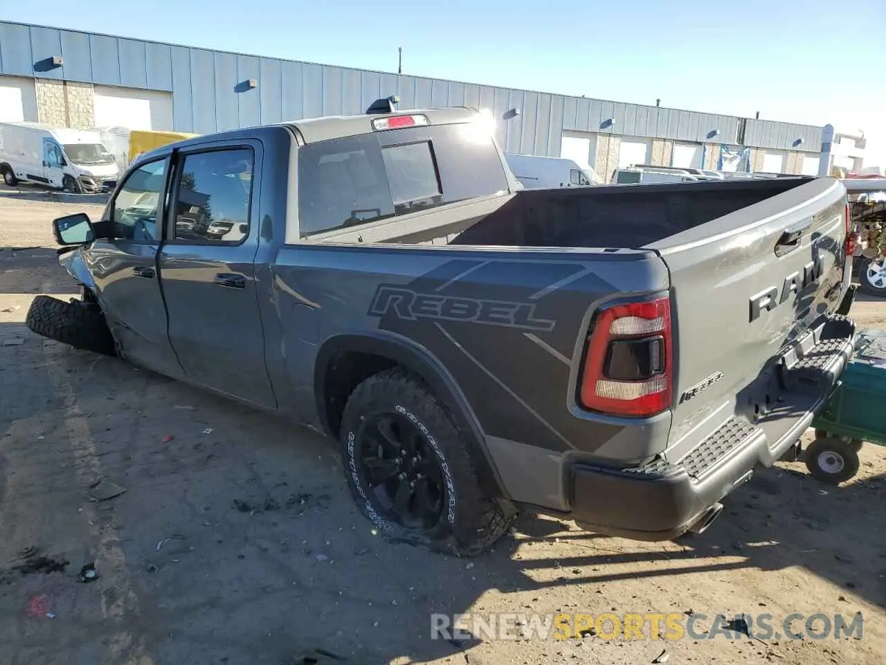 2 fotografías del automóvil dañado 1C6SRFLT7PN677588 RAM 1500 2023