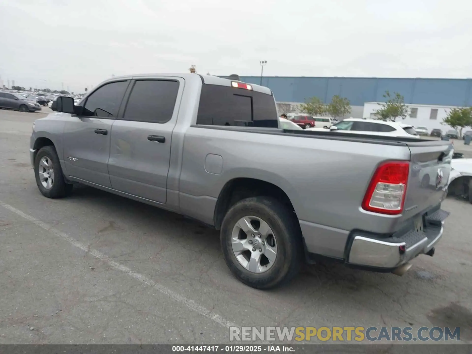 3 fotografías del automóvil dañado 1C6SRFMT2PN622514 RAM 1500 2023
