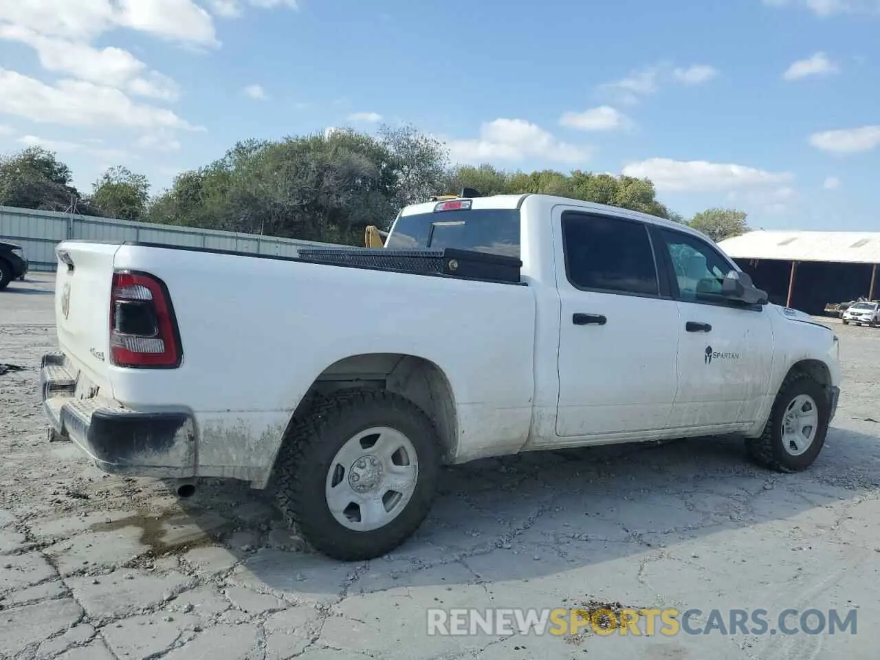 3 fotografías del automóvil dañado 1C6SRFNT6PN601129 RAM 1500 2023