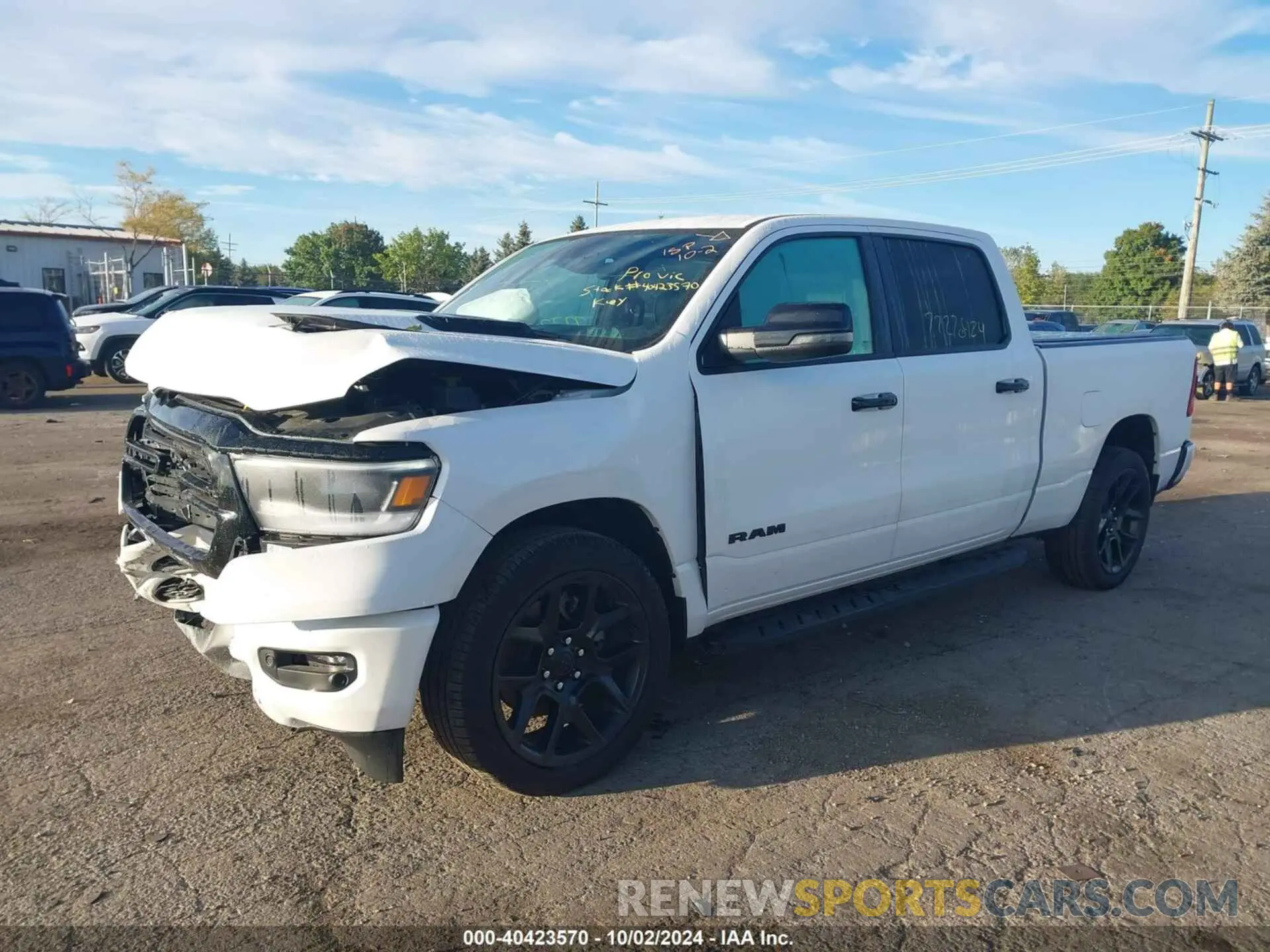 2 fotografías del automóvil dañado 1C6SRFRT2PN630265 RAM 1500 2023