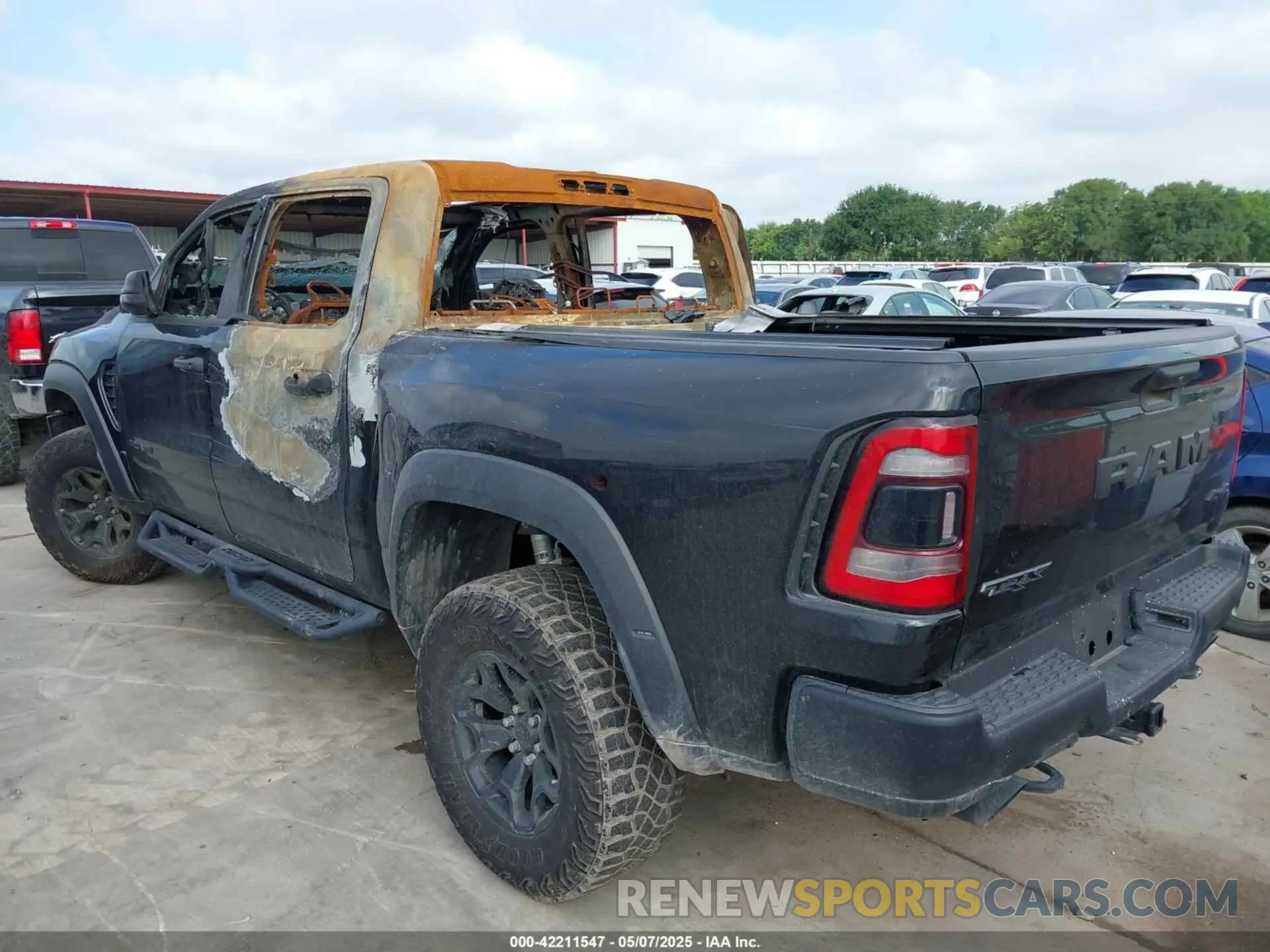 3 fotografías del automóvil dañado 1C6SRFU94PN509443 RAM 1500 2023
