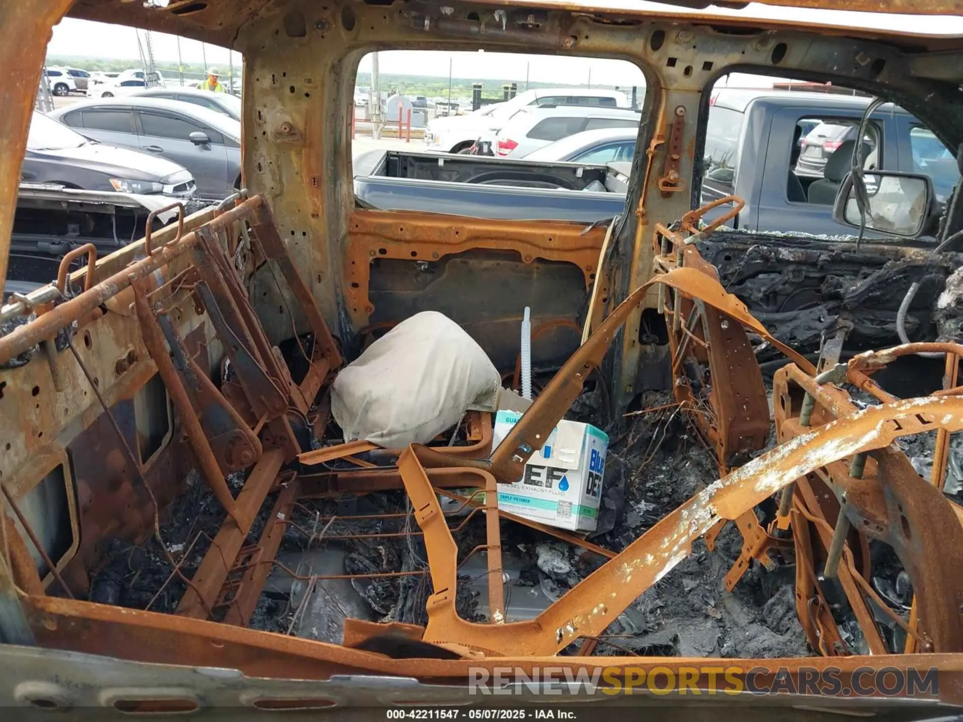 8 fotografías del automóvil dañado 1C6SRFU94PN509443 RAM 1500 2023