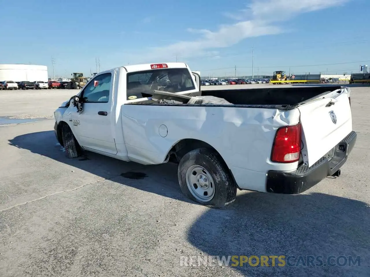 2 fotografías del automóvil dañado 3C6JR6DT0PG674339 RAM 1500 2023