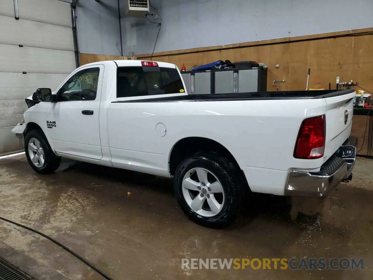 2 fotografías del automóvil dañado 3C6JR7DG6PG647865 RAM 1500 2023