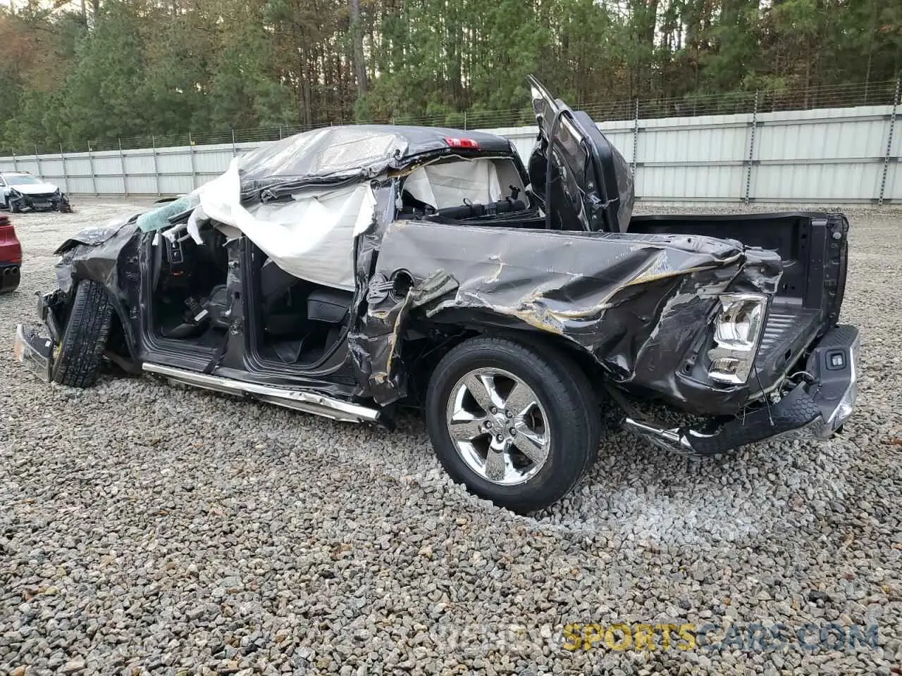 2 fotografías del automóvil dañado 3C6RR6KGXPG532945 RAM 1500 2023