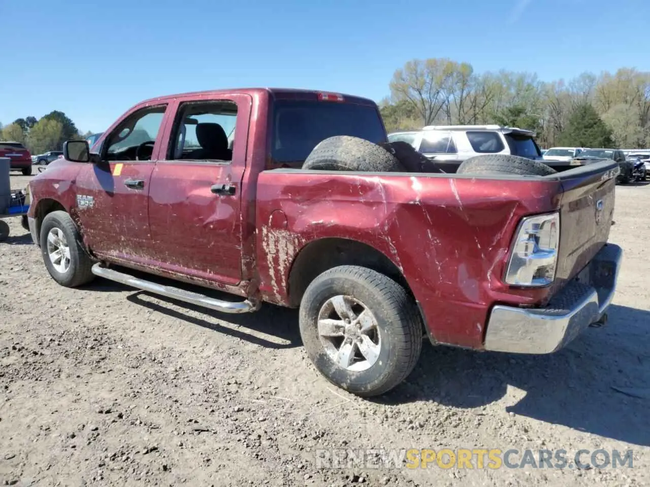 2 fotografías del automóvil dañado 3C6RR7KG3PG662457 RAM 1500 2023