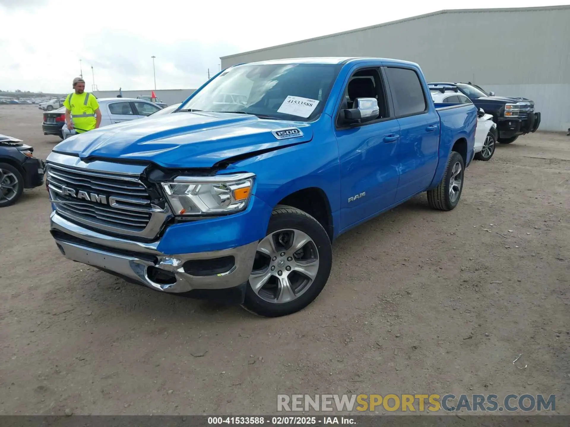 2 fotografías del automóvil dañado 1C6RREJT0RN205103 RAM 1500 2024