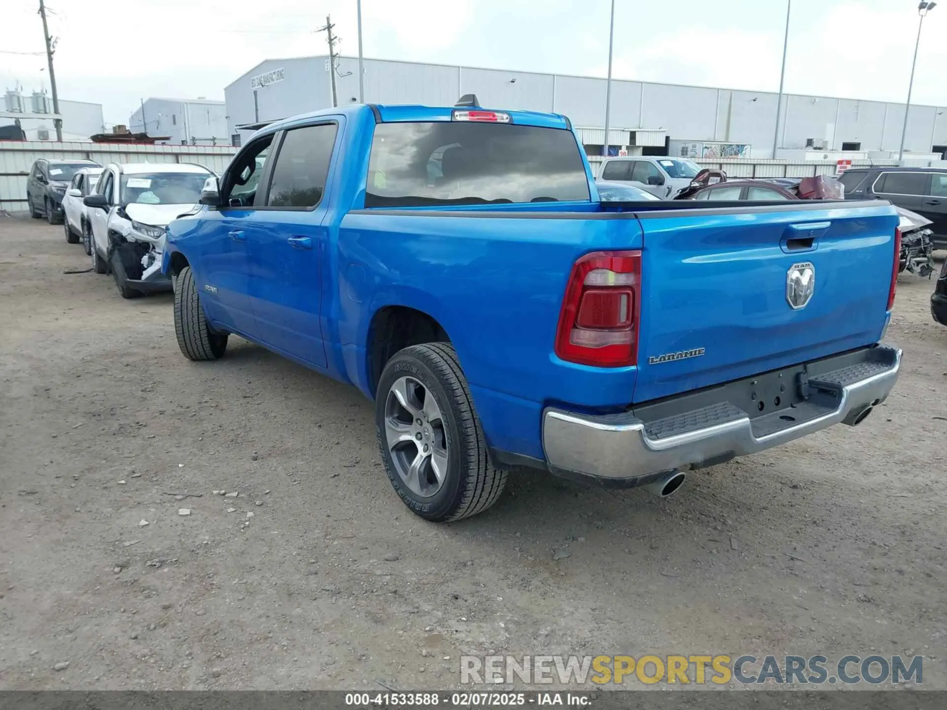 3 fotografías del automóvil dañado 1C6RREJT0RN205103 RAM 1500 2024
