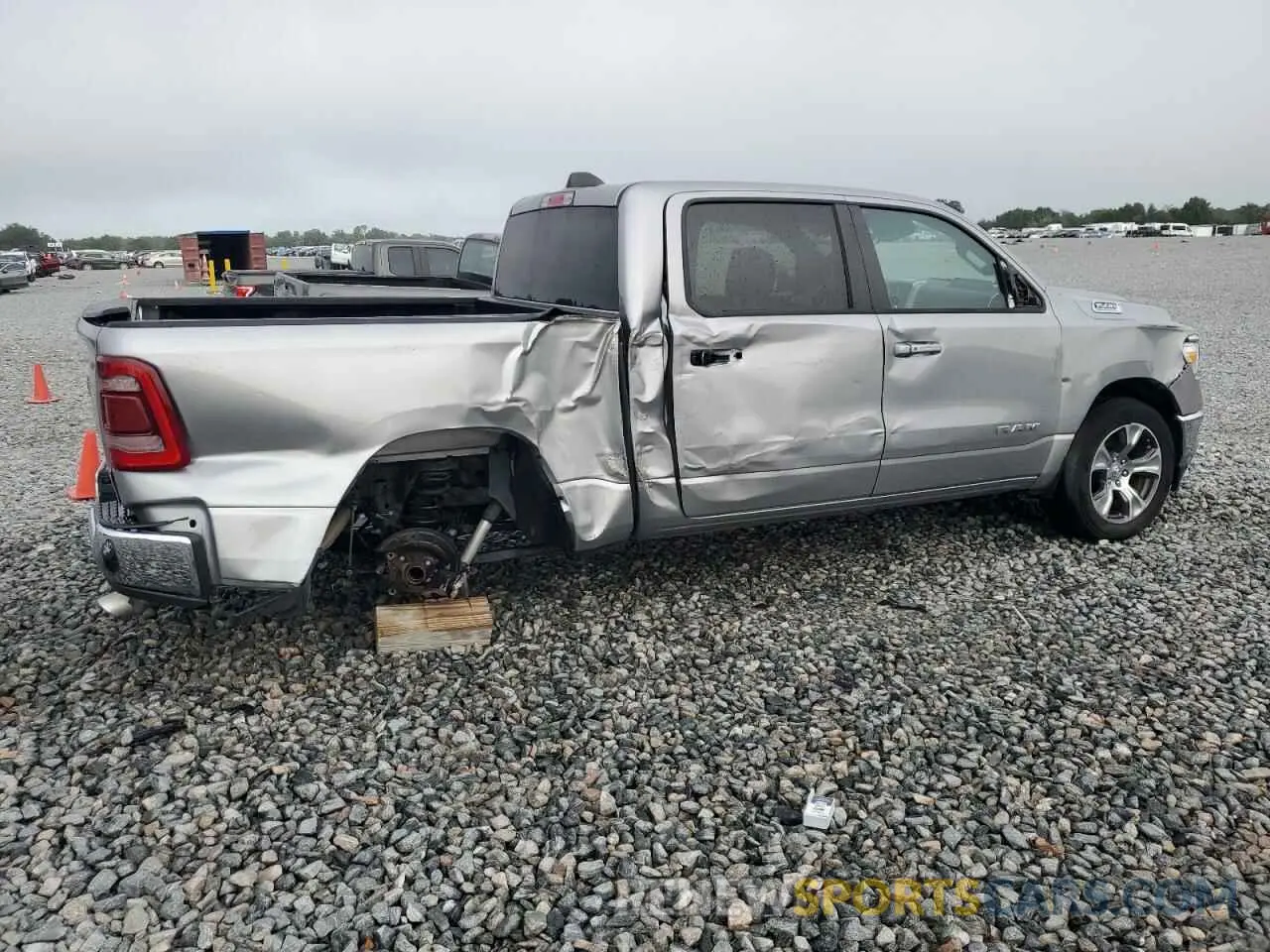 3 fotografías del automóvil dañado 1C6RREJT1RN219592 RAM 1500 2024