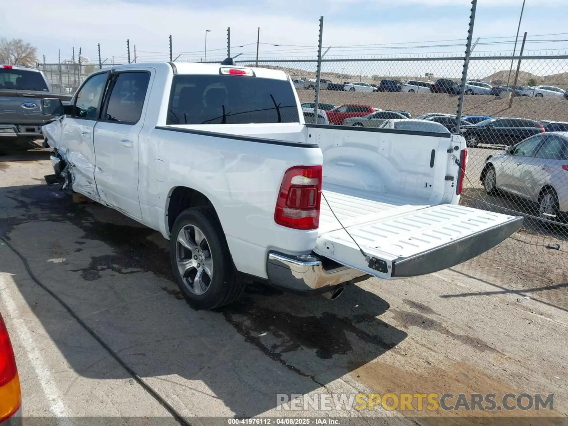 3 fotografías del automóvil dañado 1C6RREJT9RN221042 RAM 1500 2024