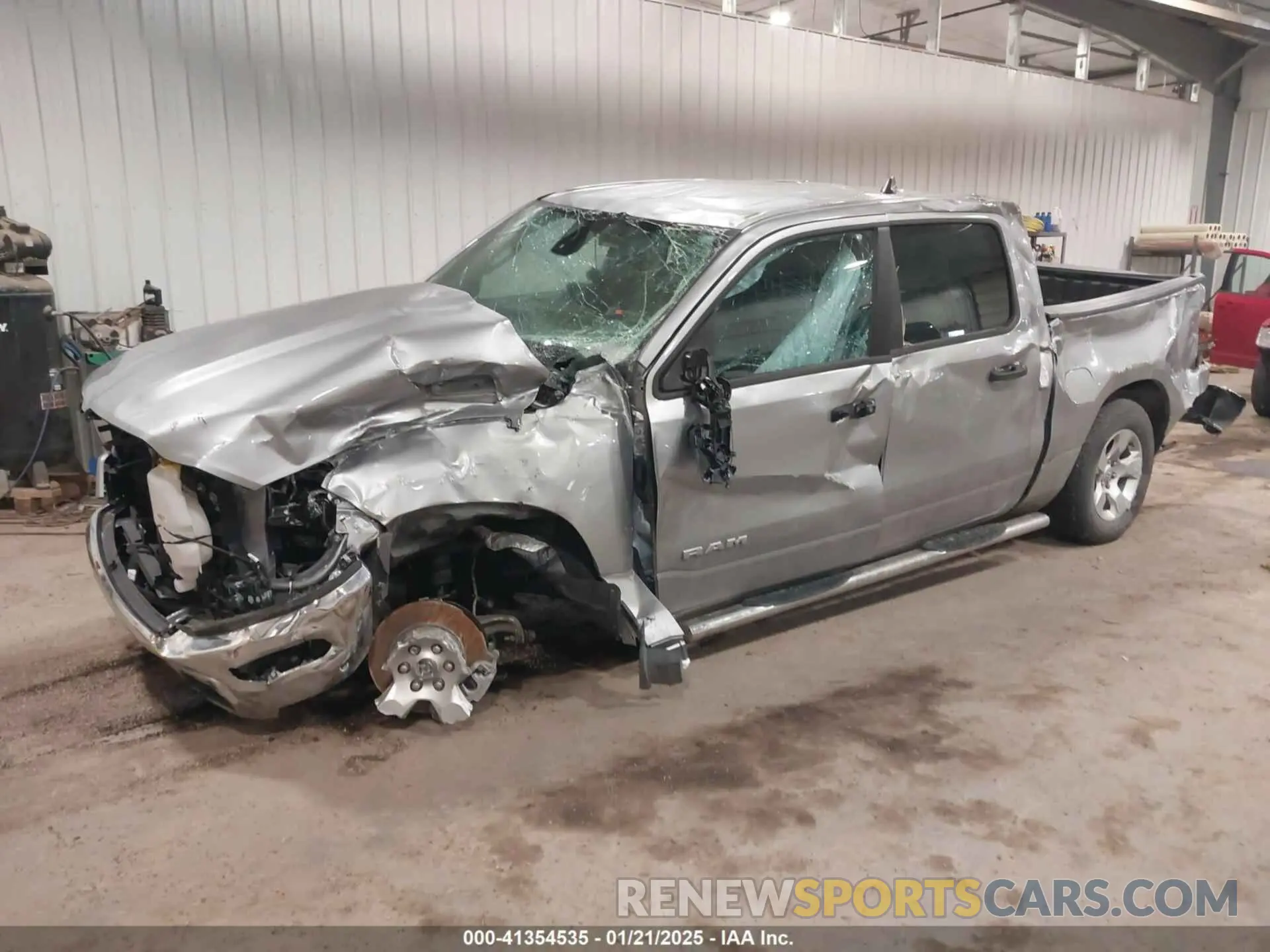 2 fotografías del automóvil dañado 1C6RRFFG0RN121168 RAM 1500 2024