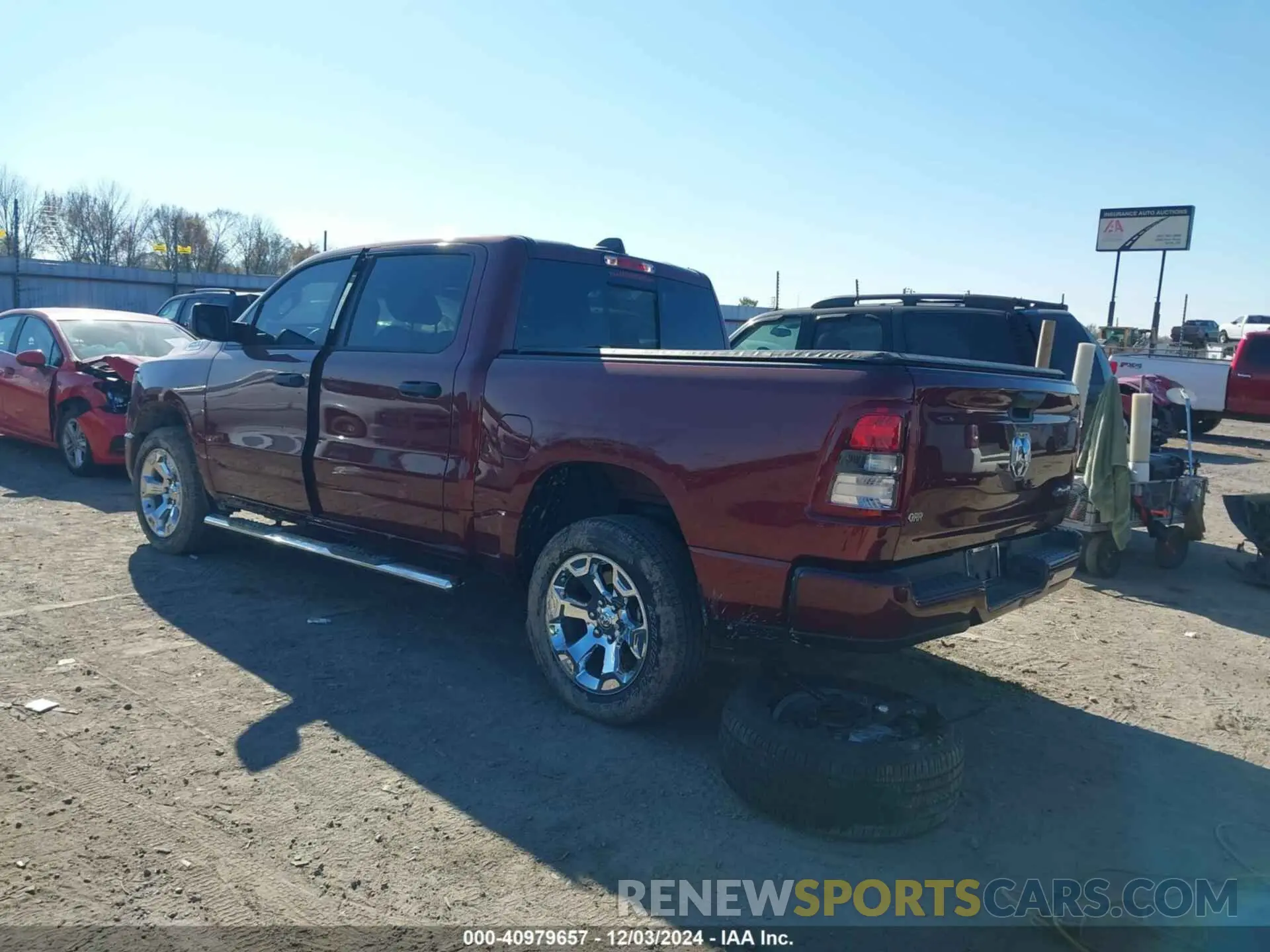 3 fotografías del automóvil dañado 1C6RRFGG9RN181674 RAM 1500 2024