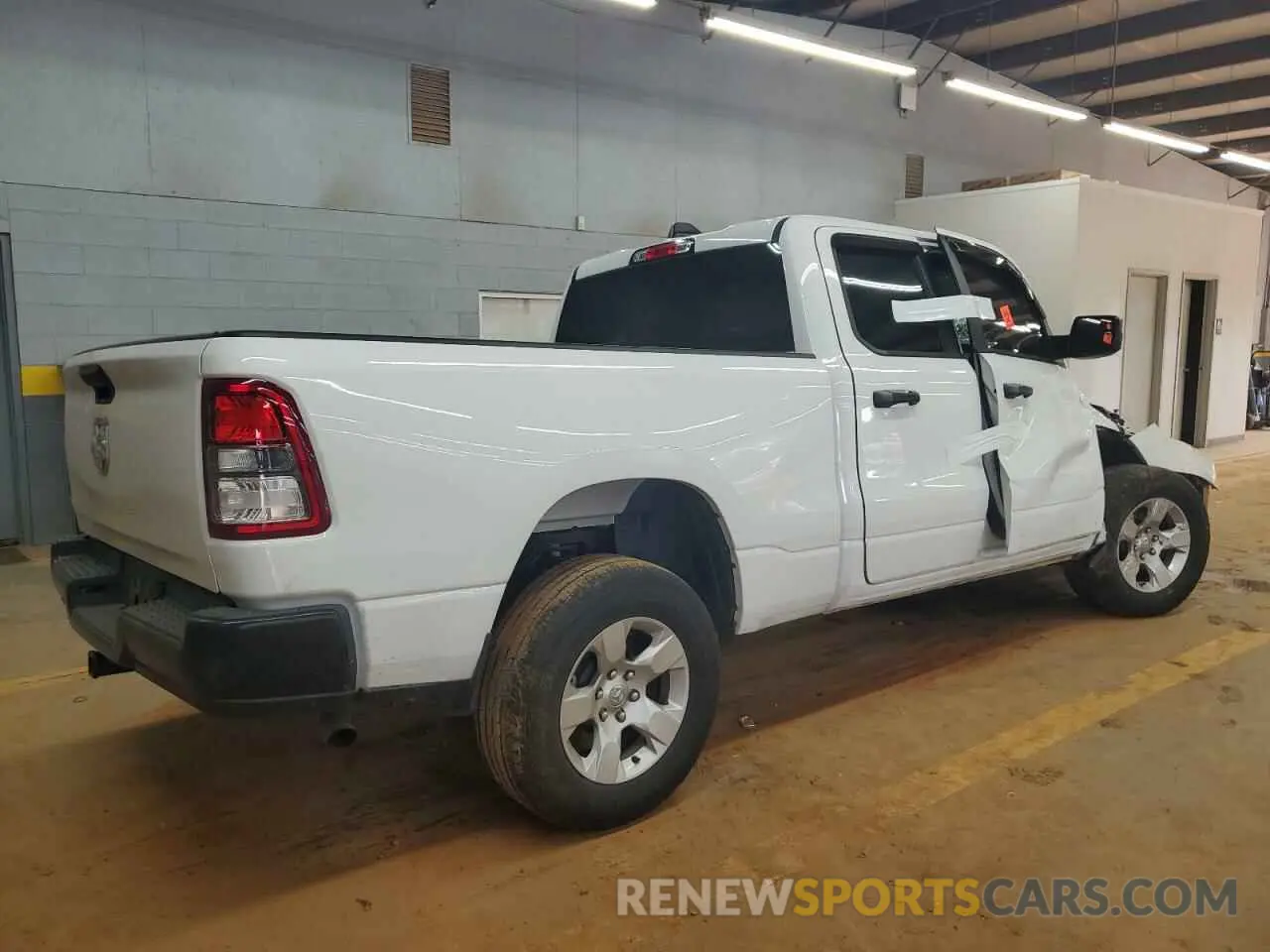 3 fotografías del automóvil dañado 1C6SRECG1RN221103 RAM 1500 2024