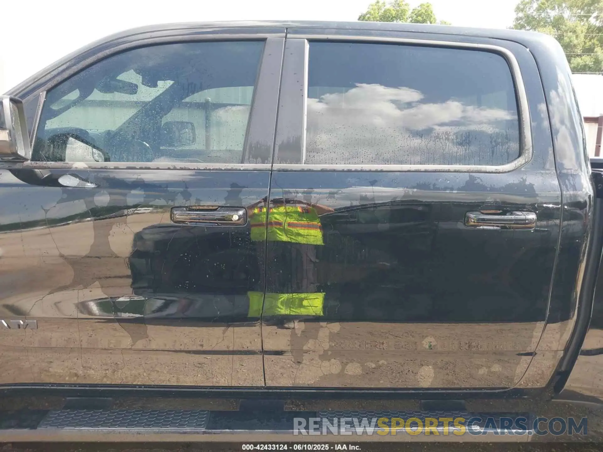 14 fotografías del automóvil dañado 1C6SRFFT7RN206975 RAM 1500 2024