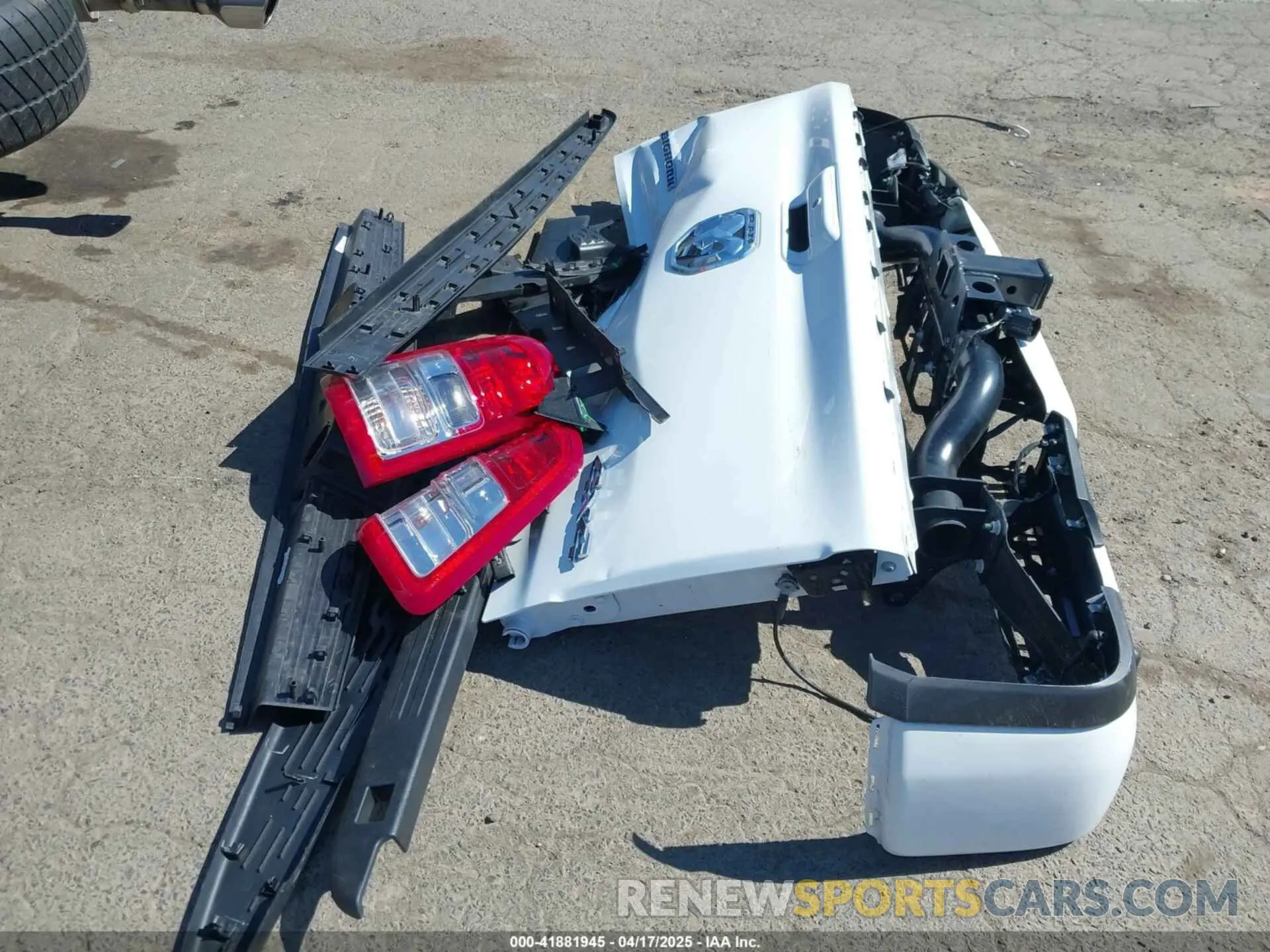 12 fotografías del automóvil dañado 1C6SRFFT8RN107517 RAM 1500 2024