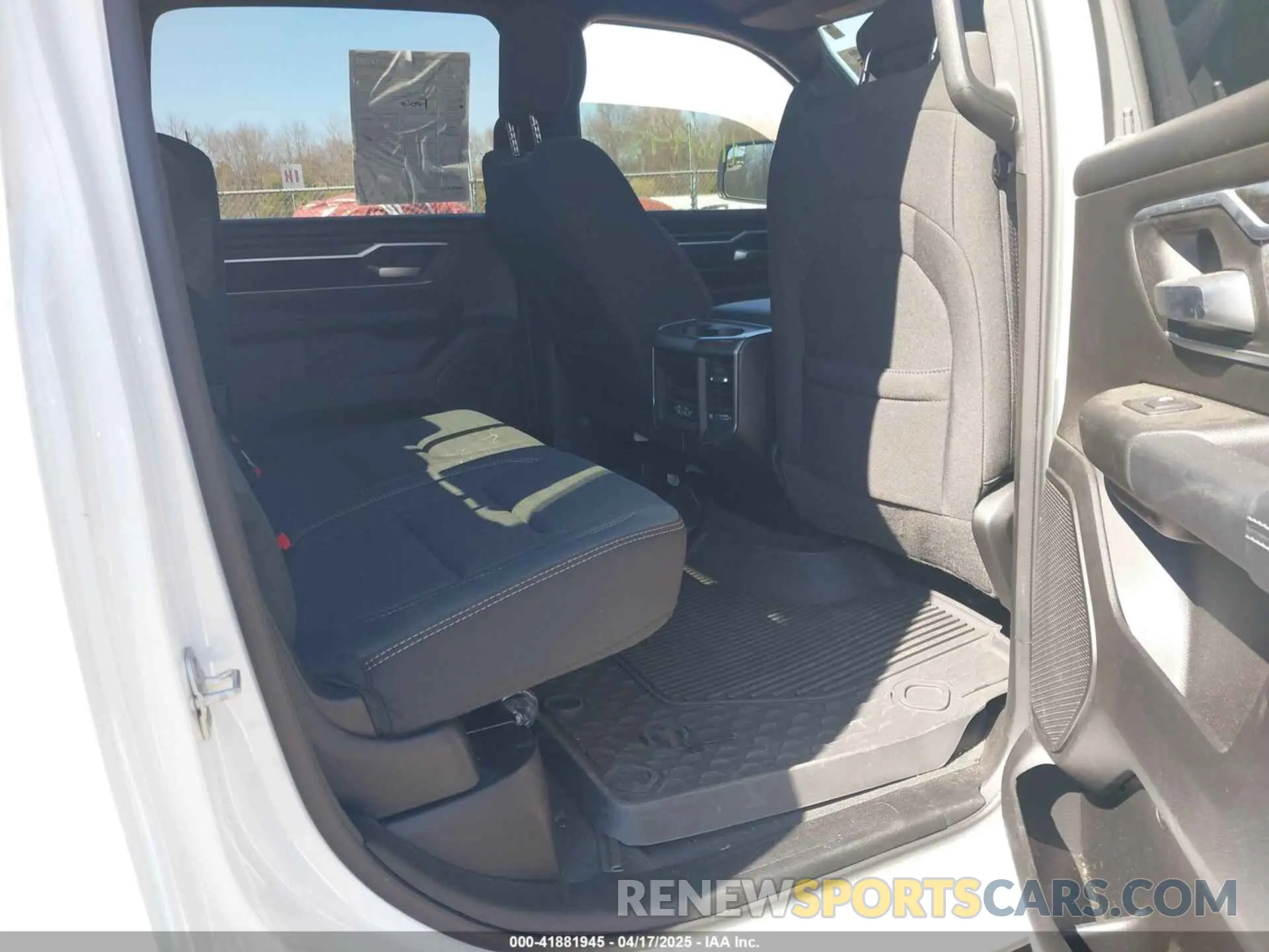 8 fotografías del automóvil dañado 1C6SRFFT8RN107517 RAM 1500 2024