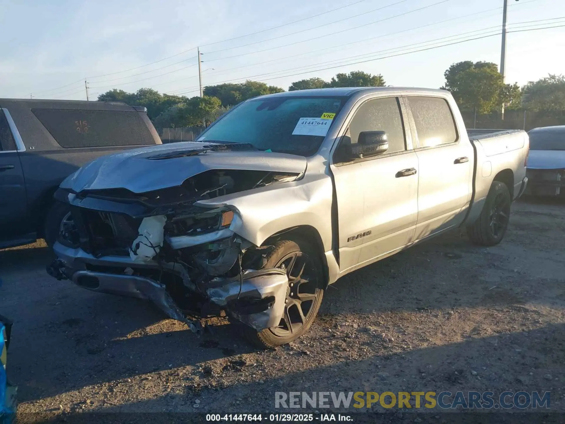 2 fotografías del automóvil dañado 1C6SRFJT1RN130838 RAM 1500 2024
