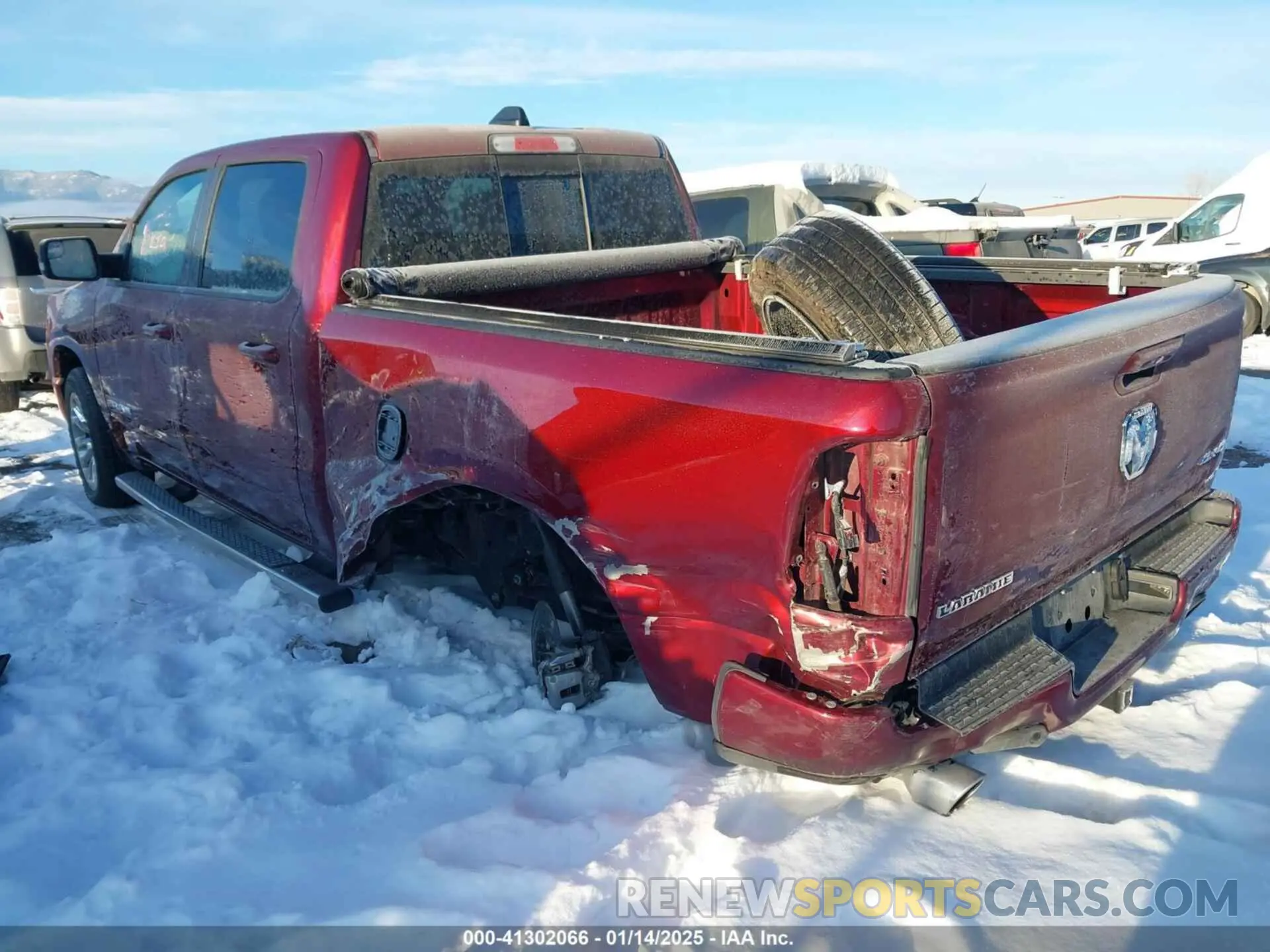 3 fotografías del automóvil dañado 1C6SRFRT9RN202860 RAM 1500 2024