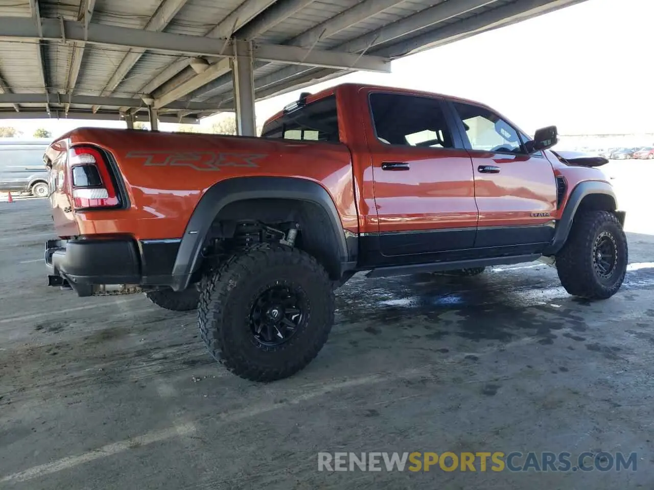 3 fotografías del automóvil dañado 1C6SRFU95RN223121 RAM 1500 2024
