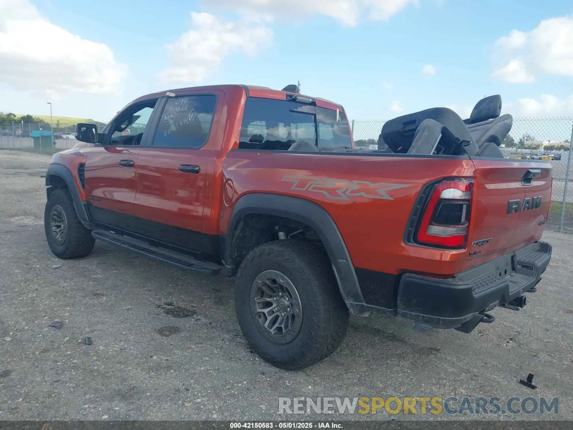 3 fotografías del automóvil dañado 1C6SRFU98RN223288 RAM 1500 2024