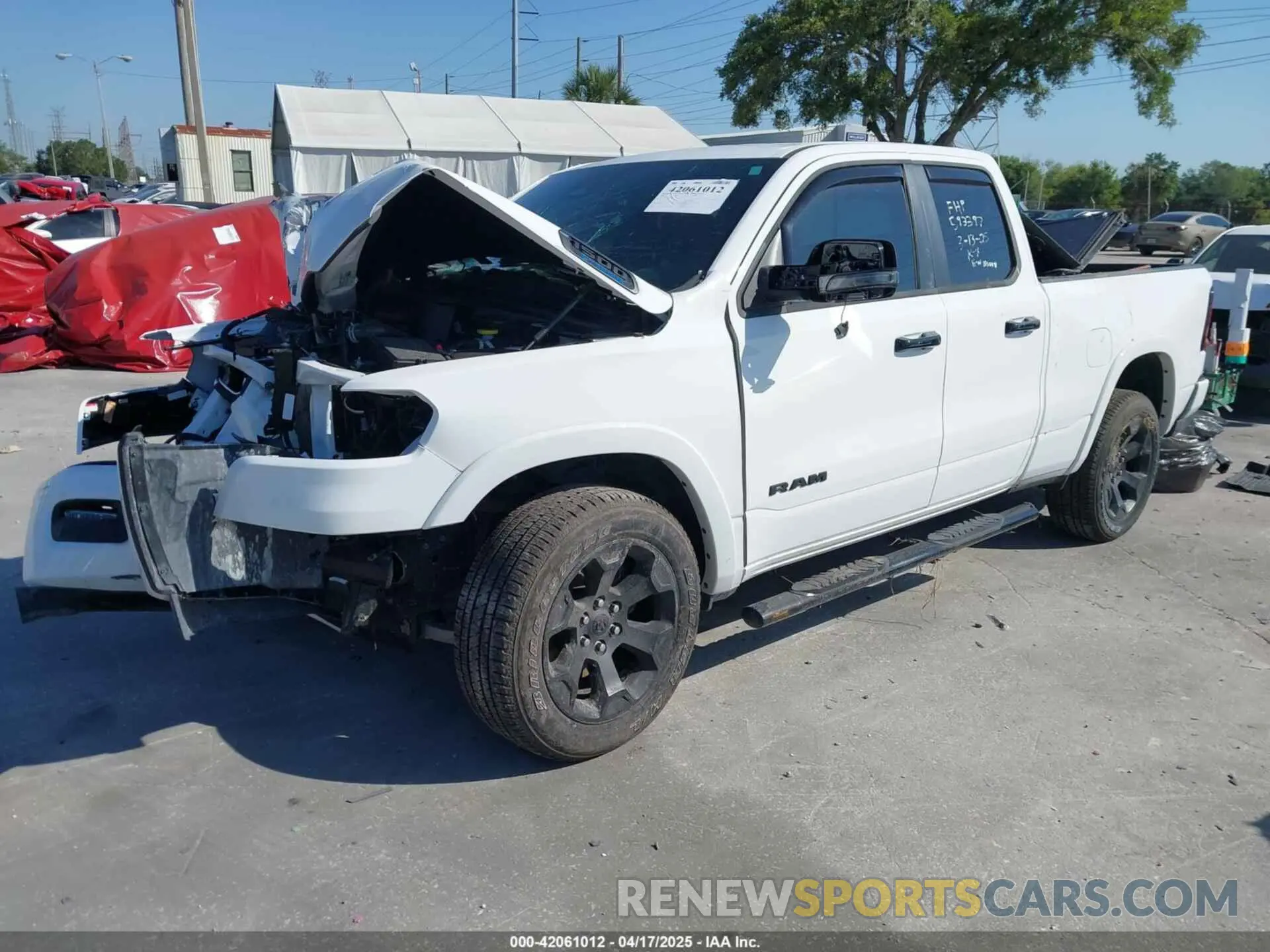 2 fotografías del automóvil dañado 1C6RREBG7SN570059 RAM 1500 2025