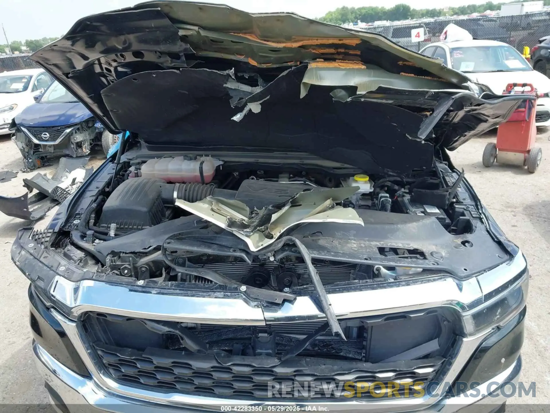 10 fotografías del automóvil dañado 1C6RREGG5SN570179 RAM 1500 2025
