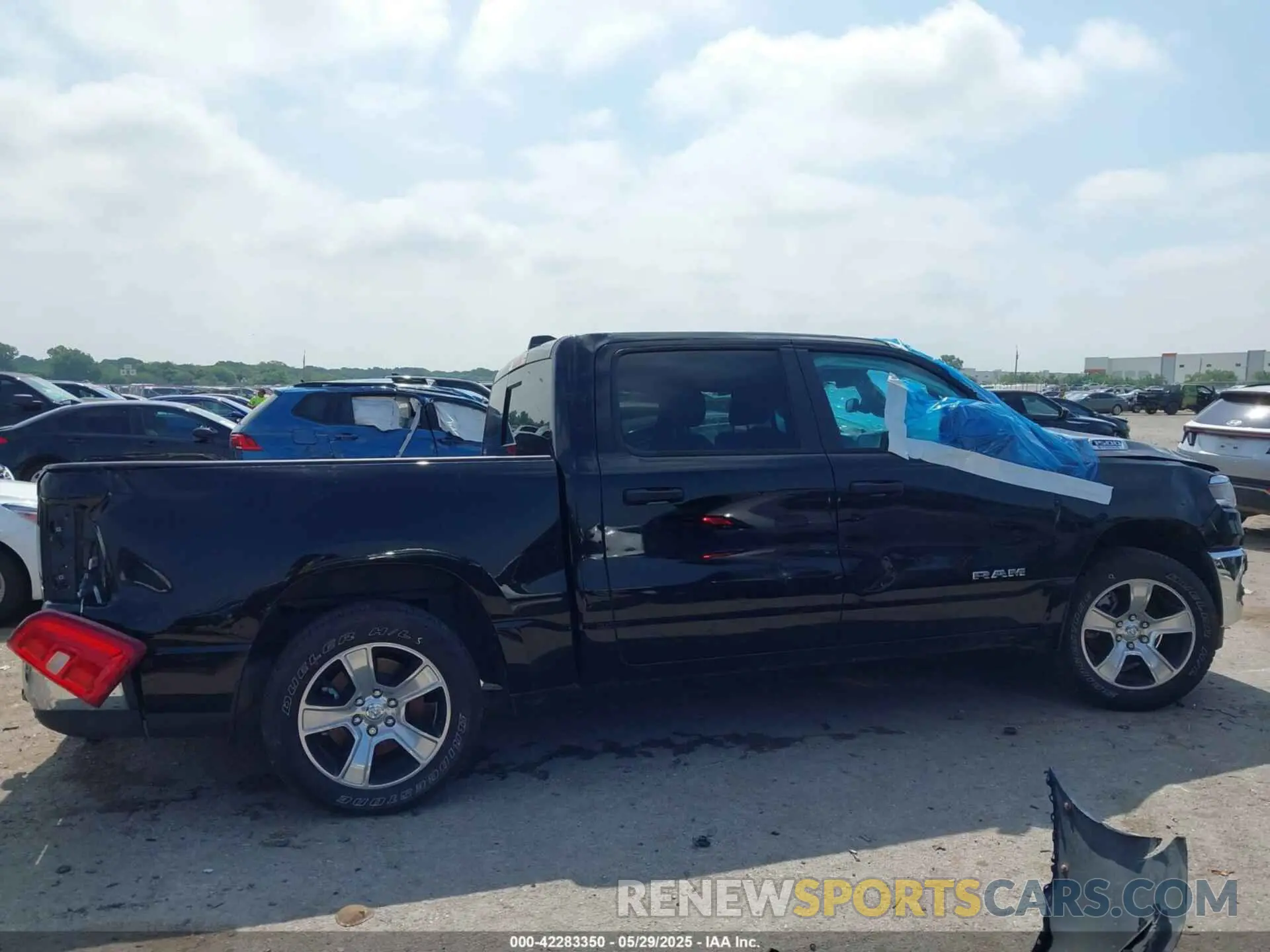 12 fotografías del automóvil dañado 1C6RREGG5SN570179 RAM 1500 2025