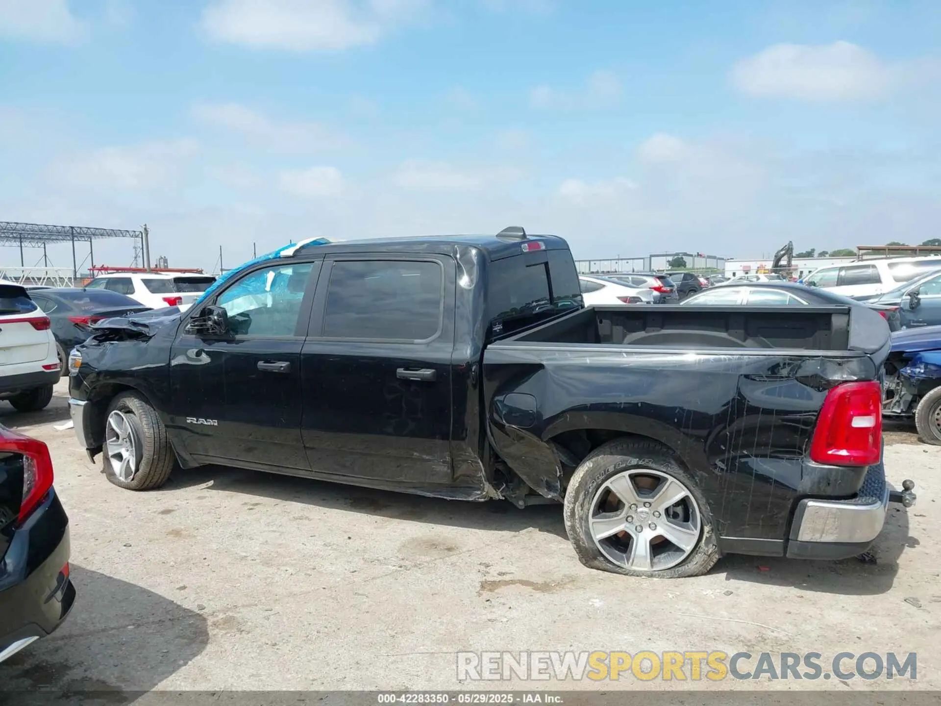 13 fotografías del automóvil dañado 1C6RREGG5SN570179 RAM 1500 2025