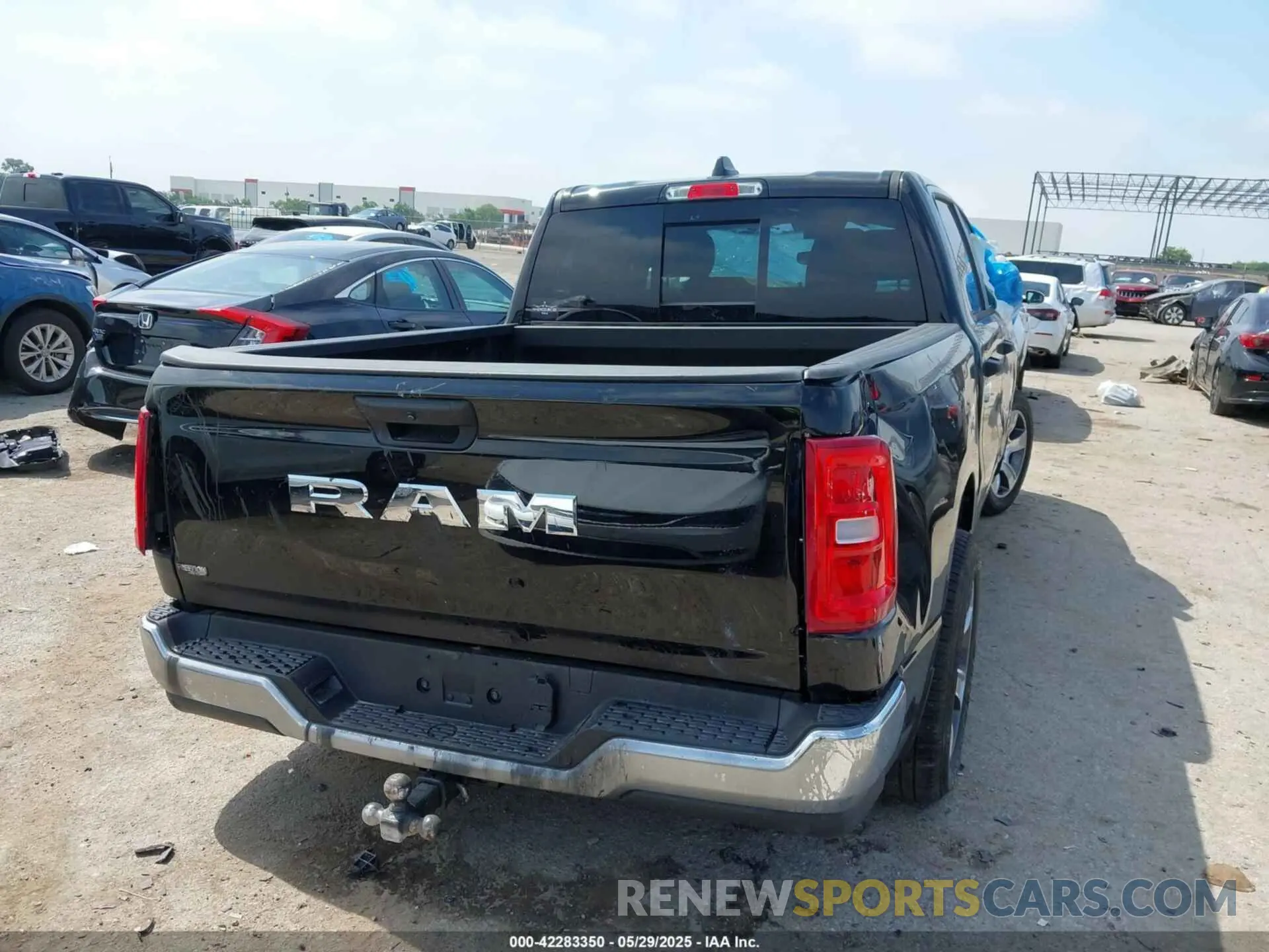 4 fotografías del automóvil dañado 1C6RREGG5SN570179 RAM 1500 2025