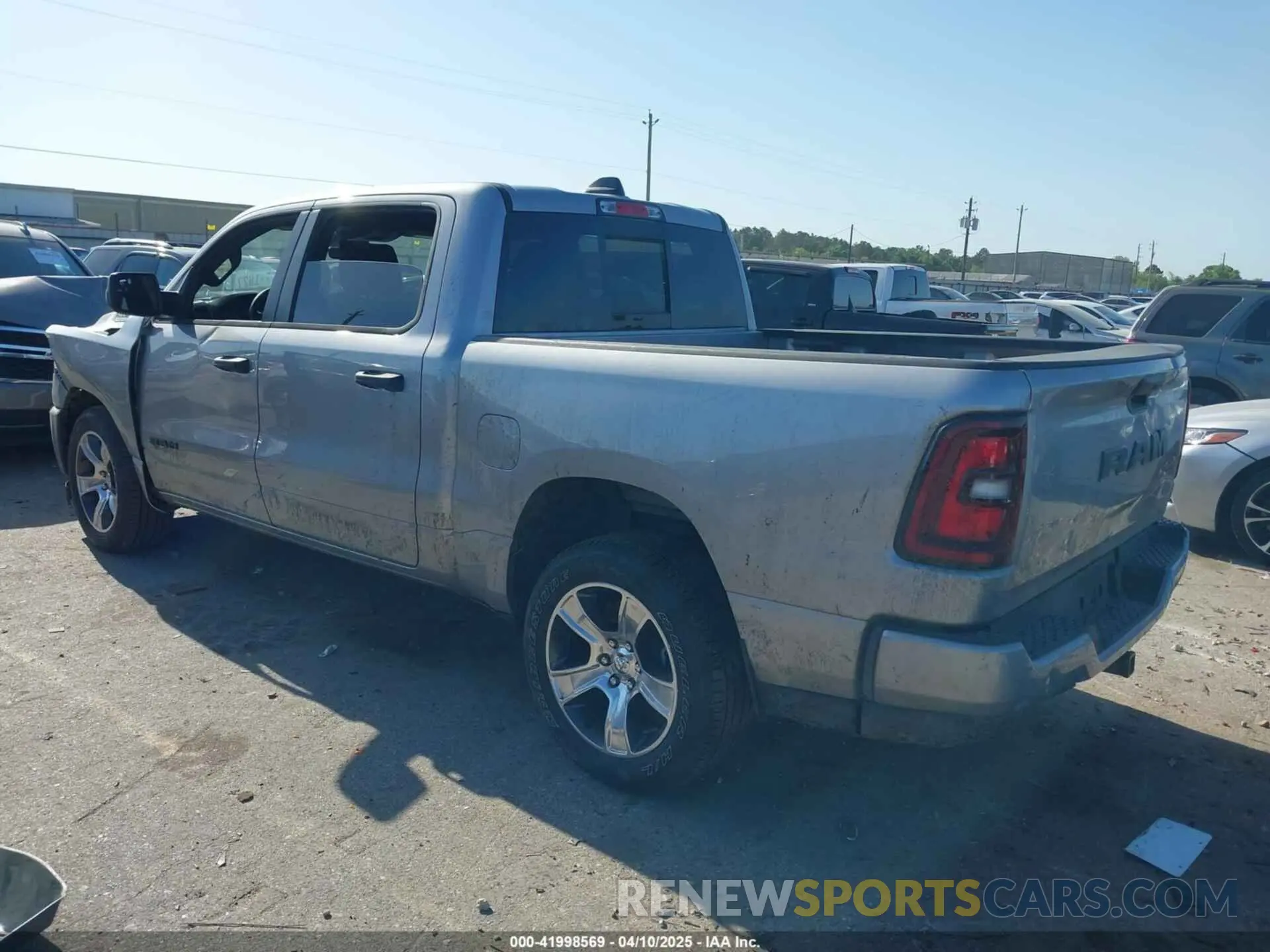 3 fotografías del automóvil dañado 1C6RREGG7SN661339 RAM 1500 2025