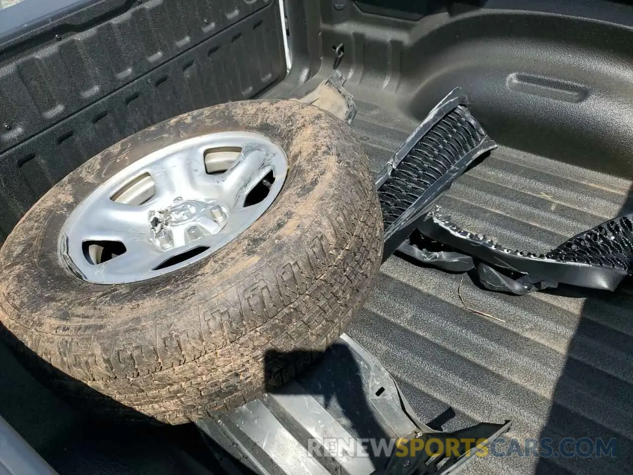 12 fotografías del automóvil dañado 1C6RREGG8SN552310 RAM 1500 2025