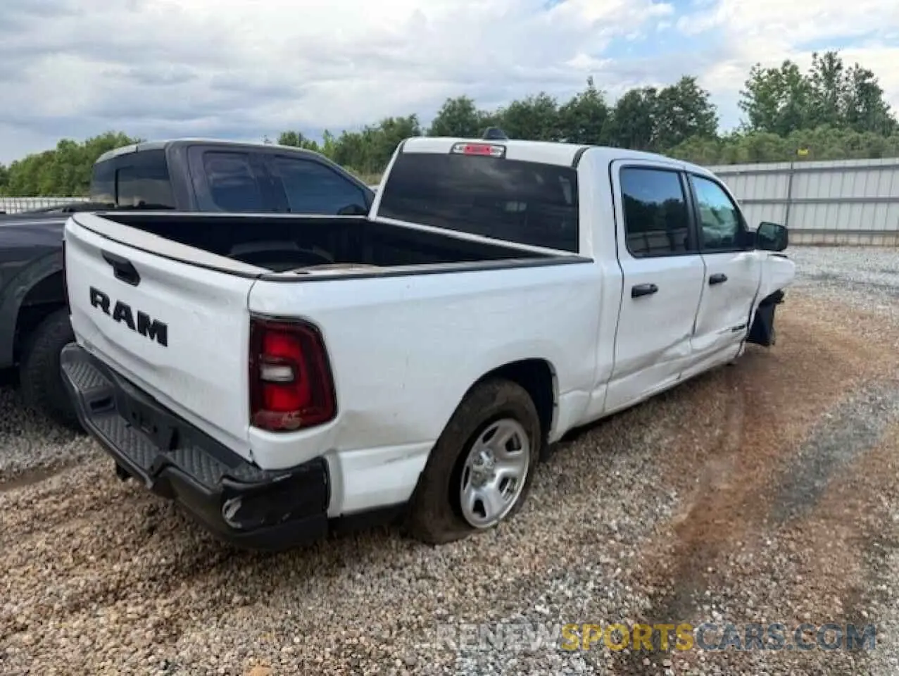 3 fotografías del automóvil dañado 1C6RREGG8SN552310 RAM 1500 2025