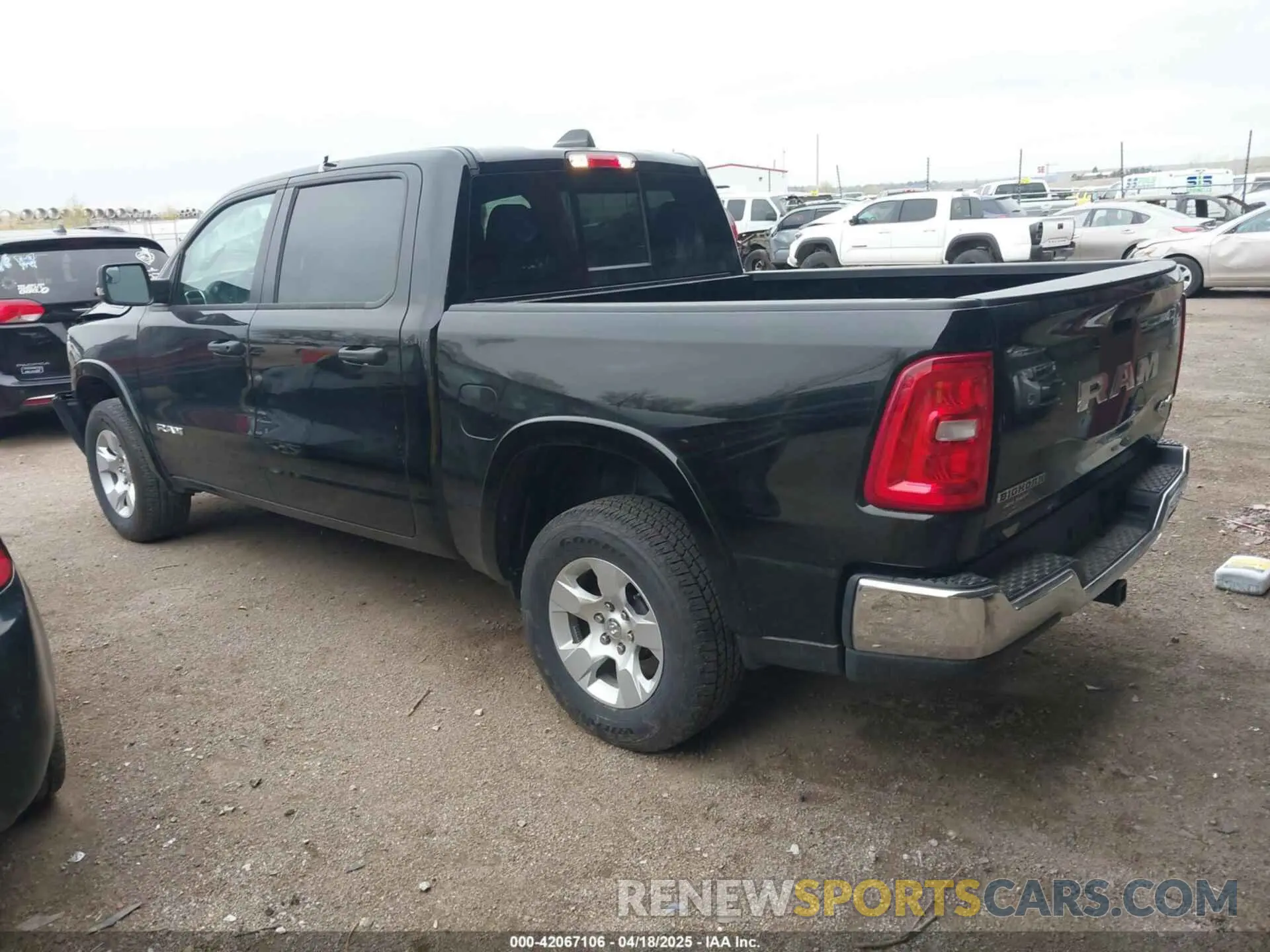 3 fotografías del automóvil dañado 1C6RRFFG1SN509421 RAM 1500 2025