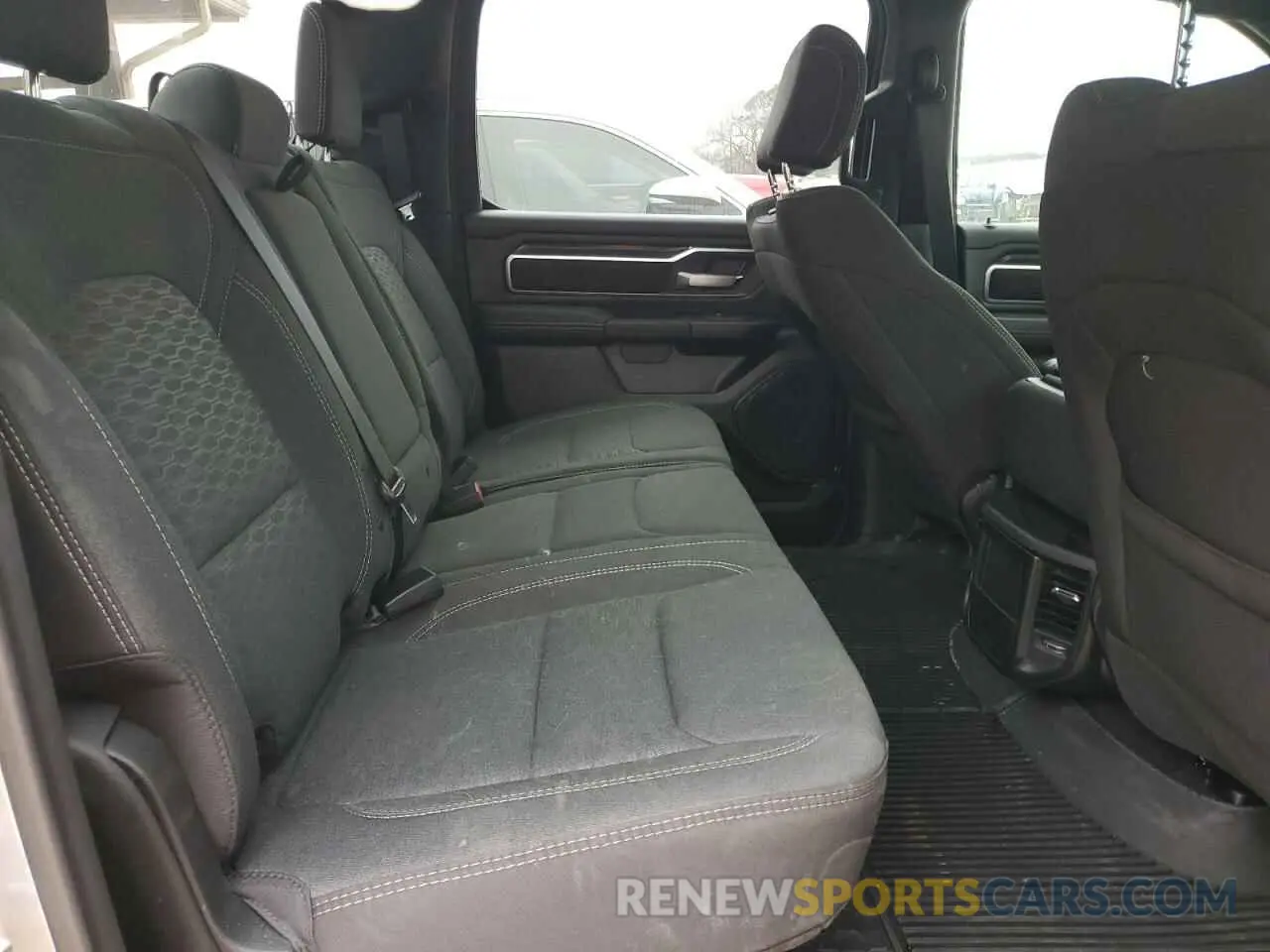 10 fotografías del automóvil dañado 1C6RRFFG5SN509938 RAM 1500 2025