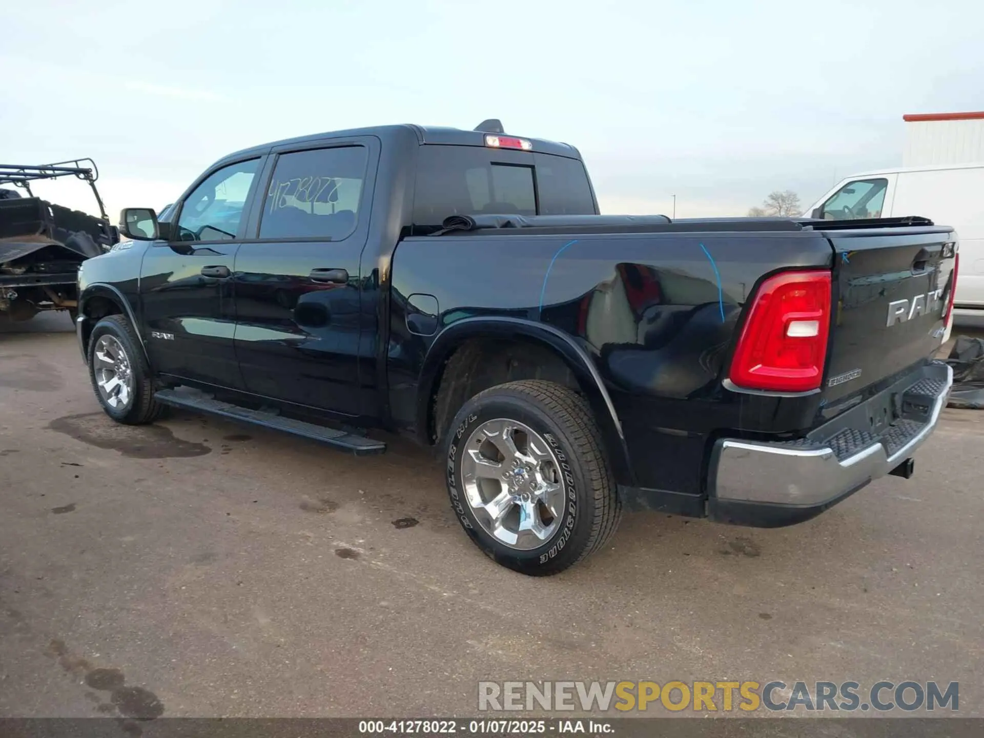 3 fotografías del automóvil dañado 1C6RRFFG6SN504120 RAM 1500 2025