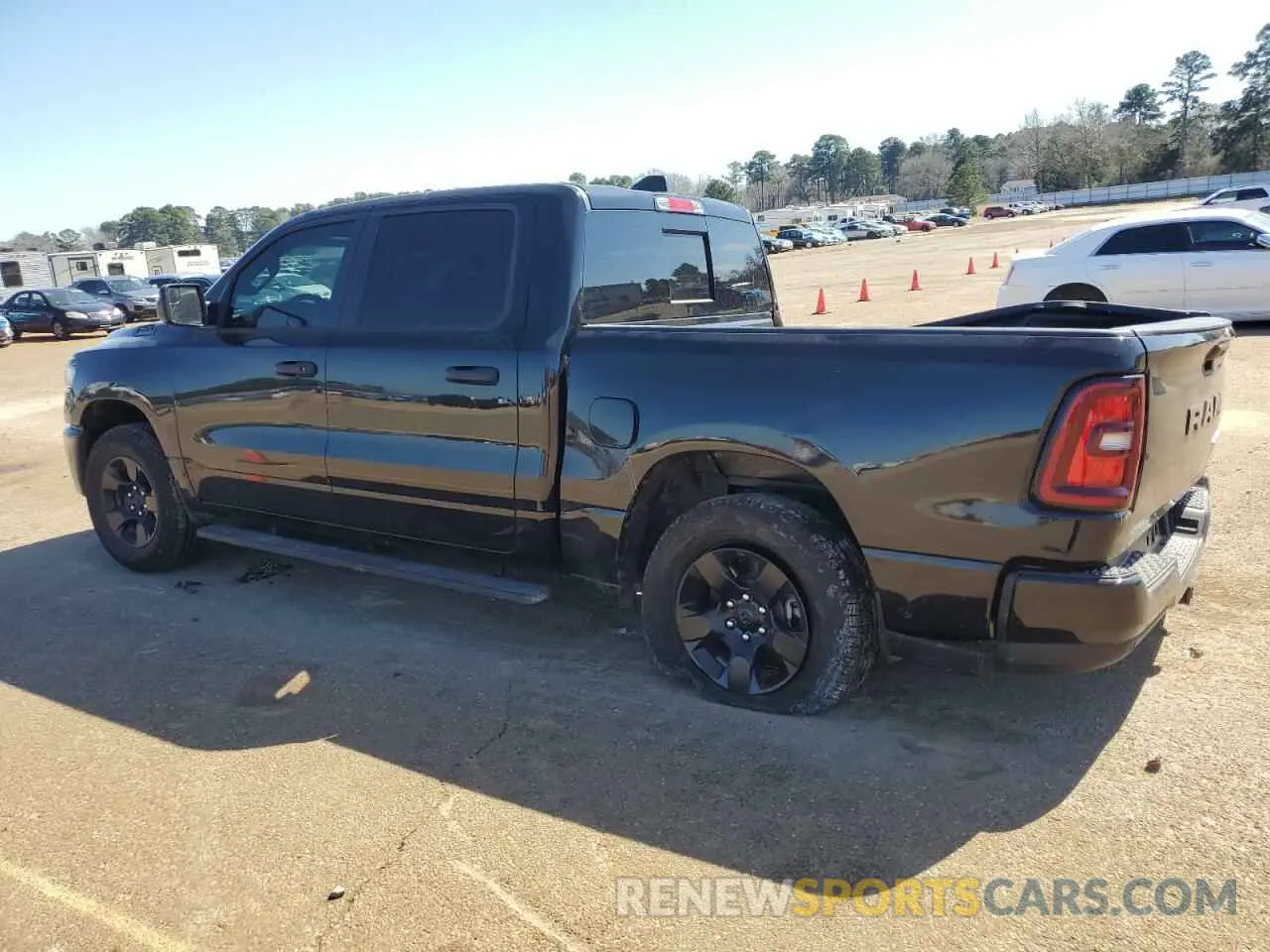 2 fotografías del automóvil dañado 1C6RRFGG1SN618850 RAM 1500 2025