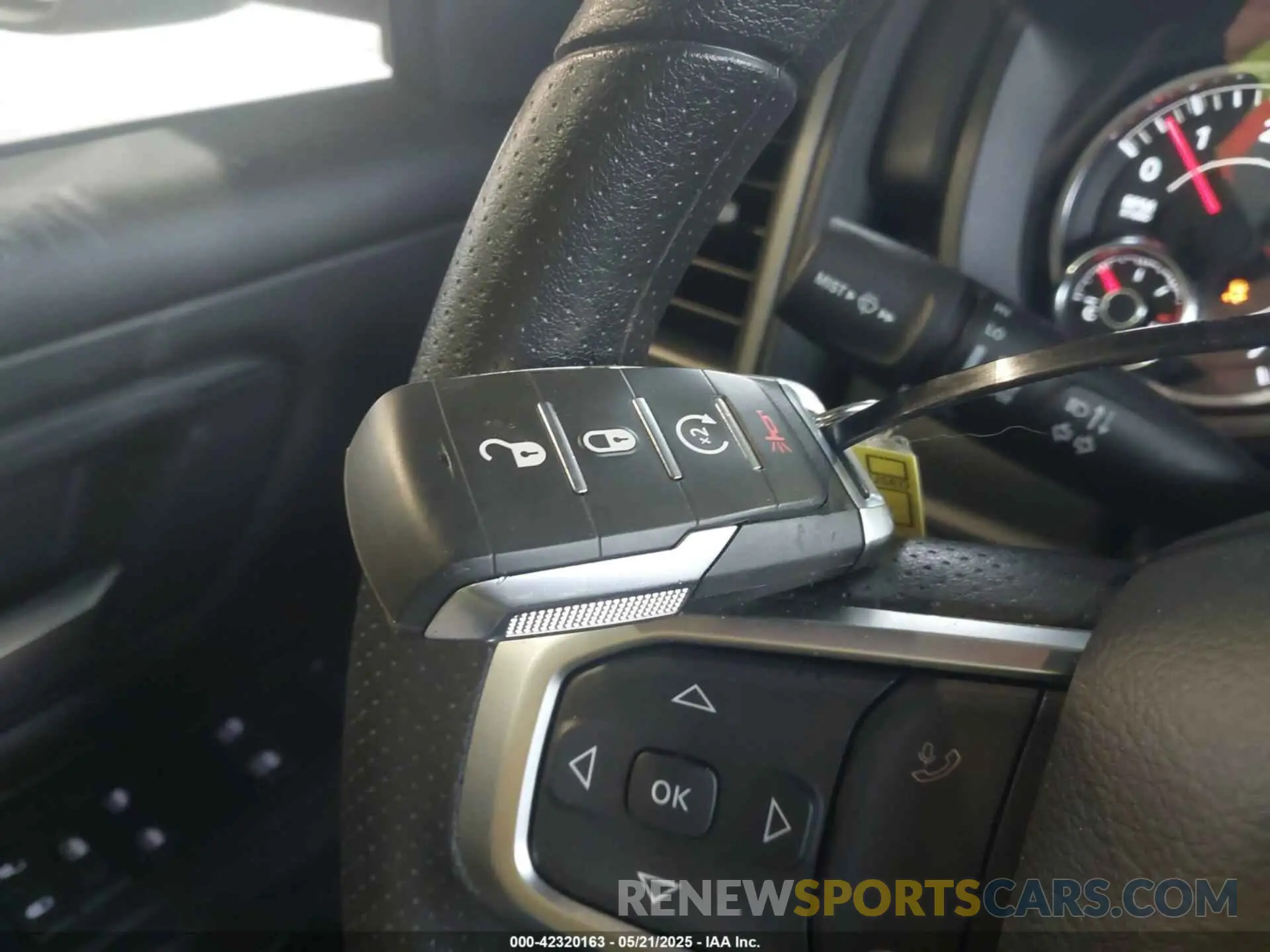 11 fotografías del automóvil dañado 1C6RRFGG2SN666762 RAM 1500 2025